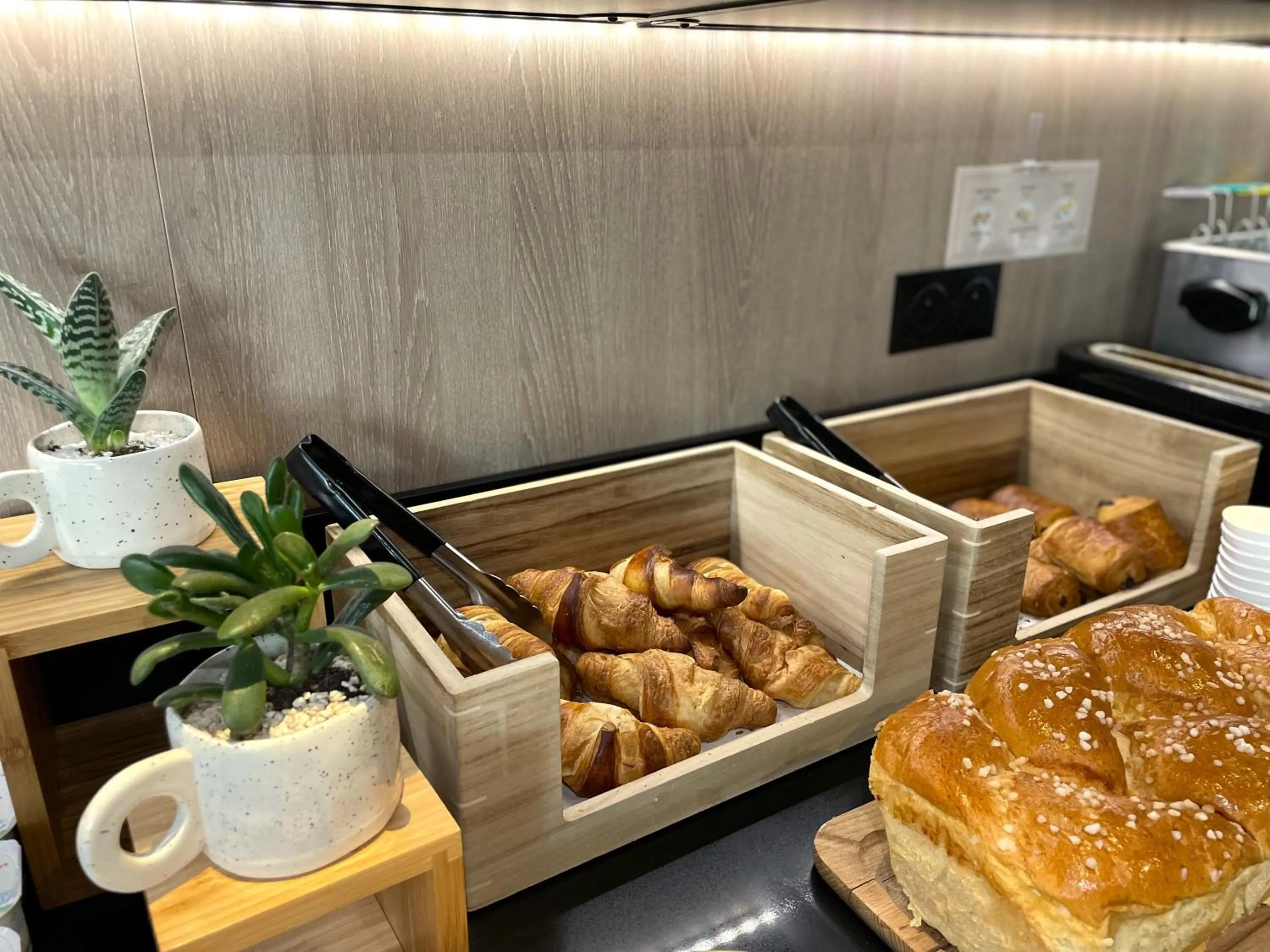 Breakfast in Hôtel Villa Berlioz