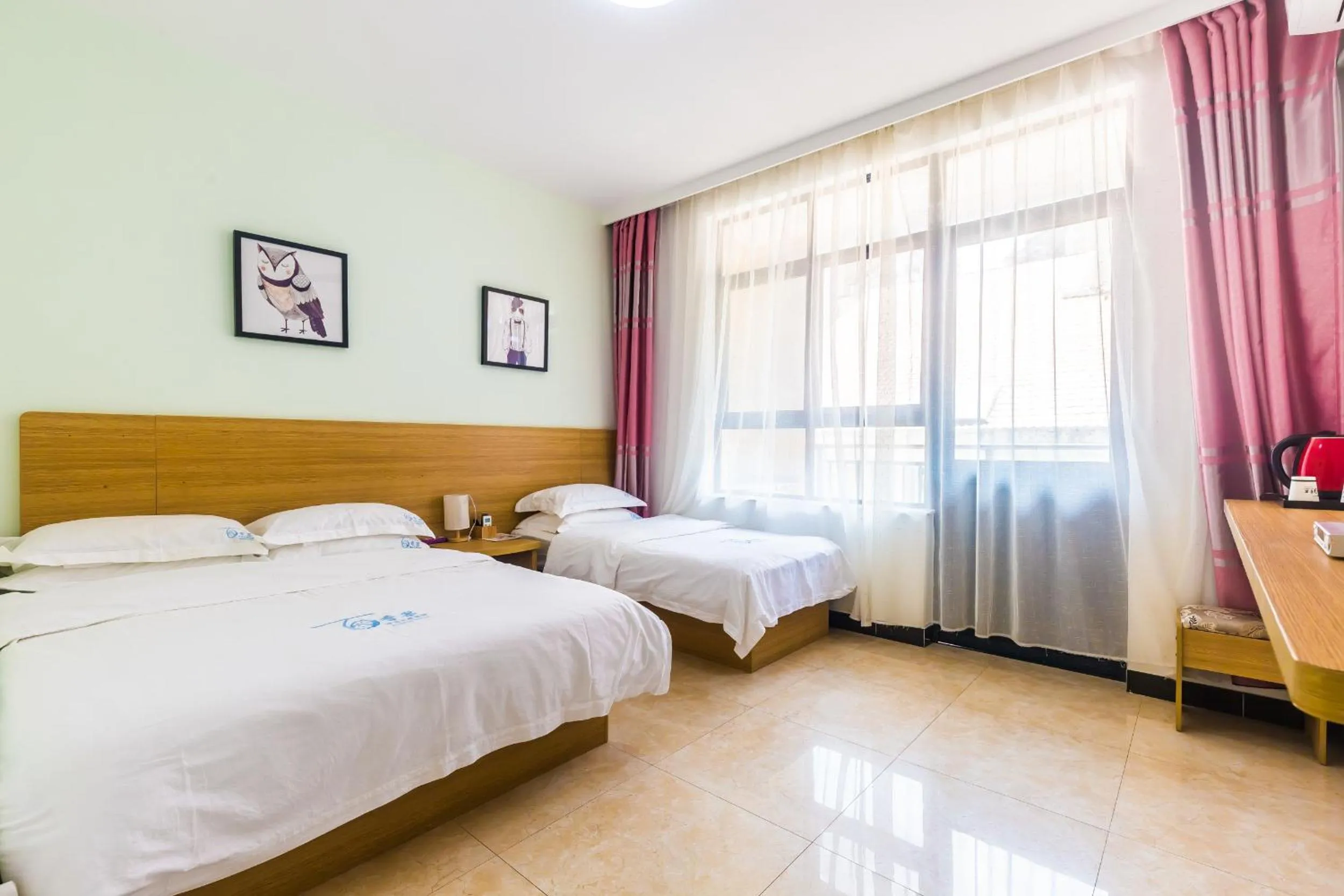 Photo of the whole room, Bed in Sanya Passion fruit Inn