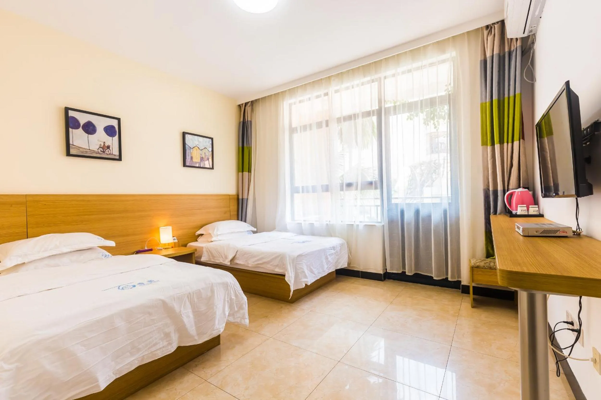 Photo of the whole room, Bed in Sanya Passion fruit Inn