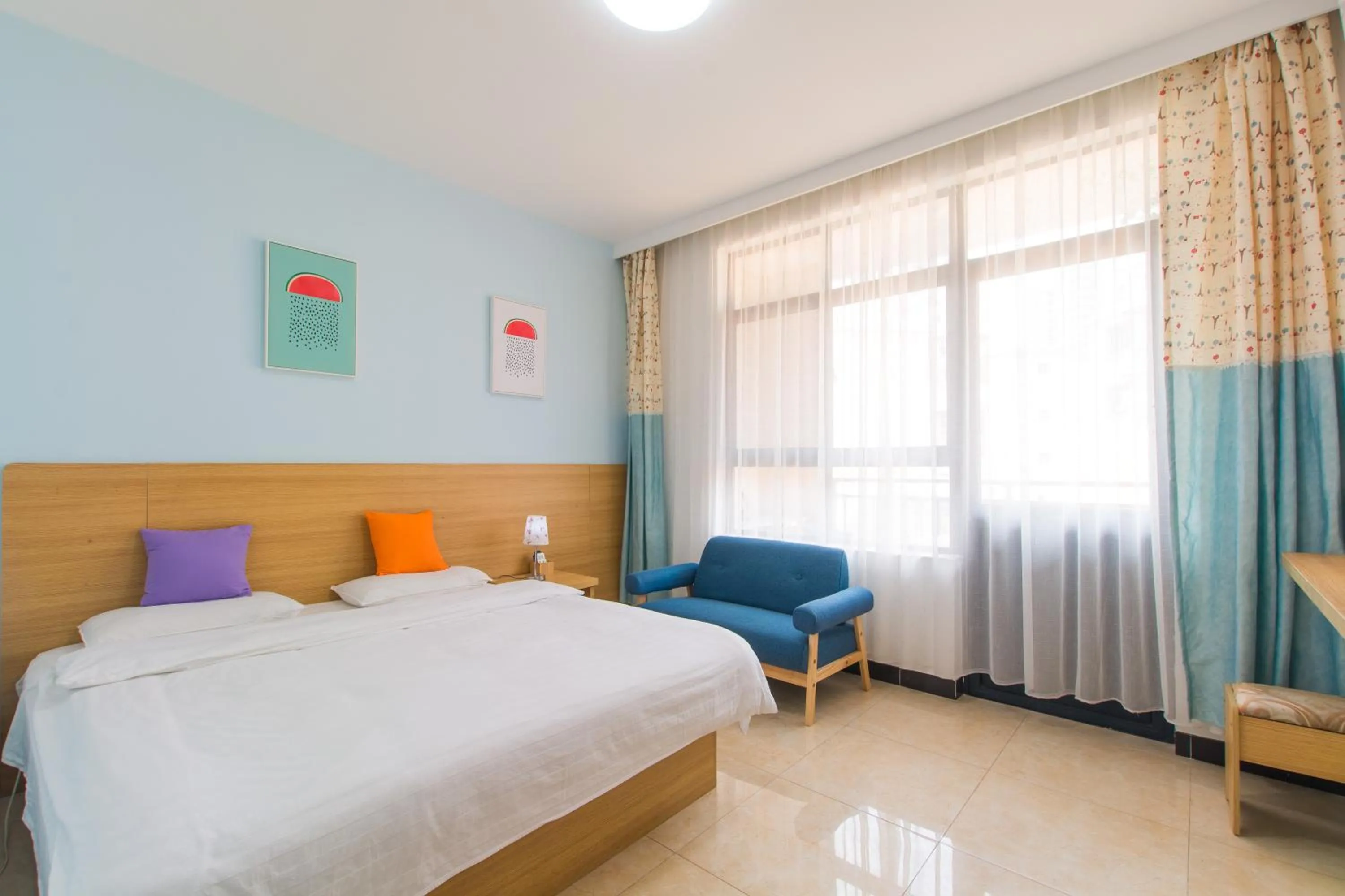 Photo of the whole room, Bed in Sanya Passion fruit Inn