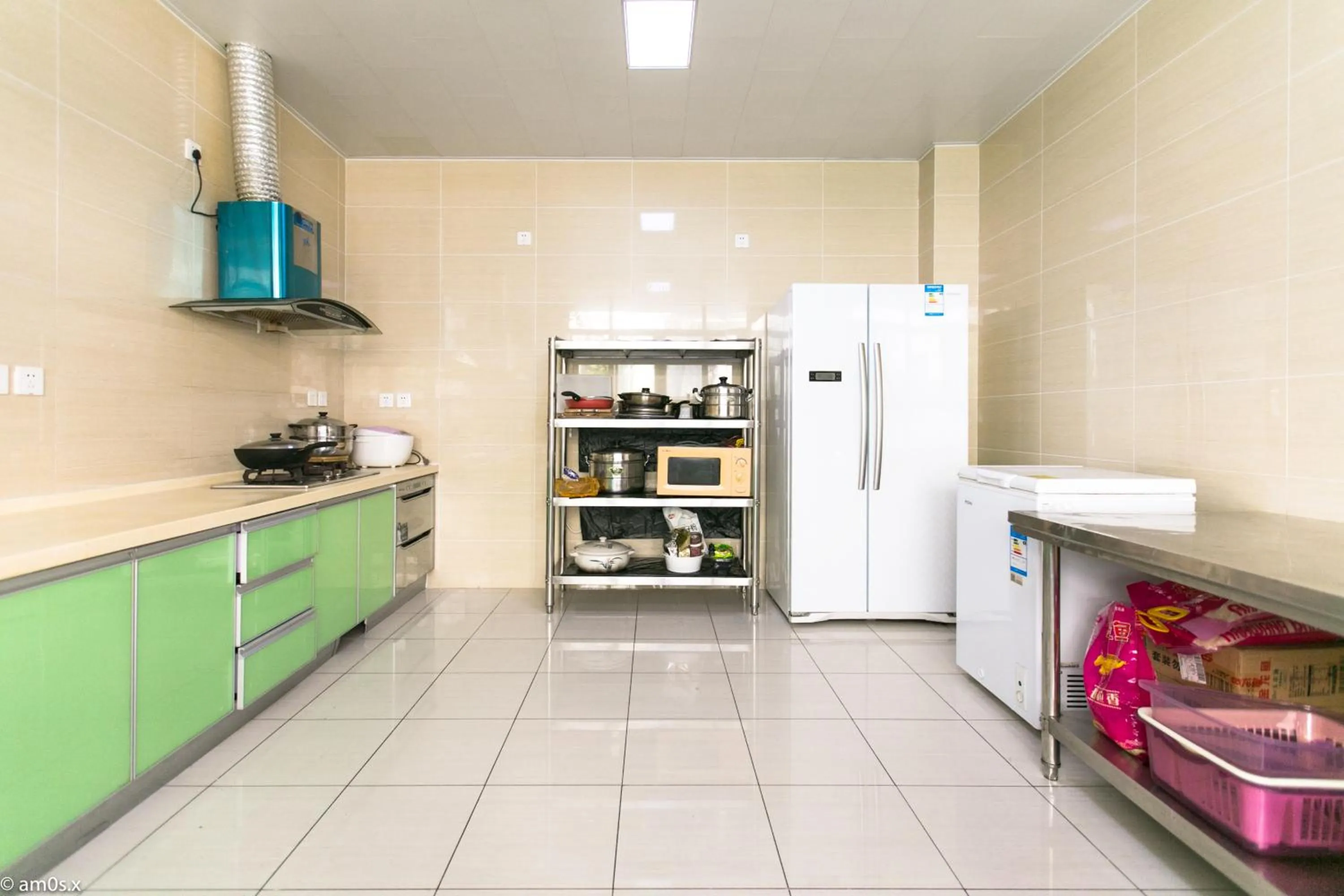 Communal kitchen in Sanya Passion fruit Inn