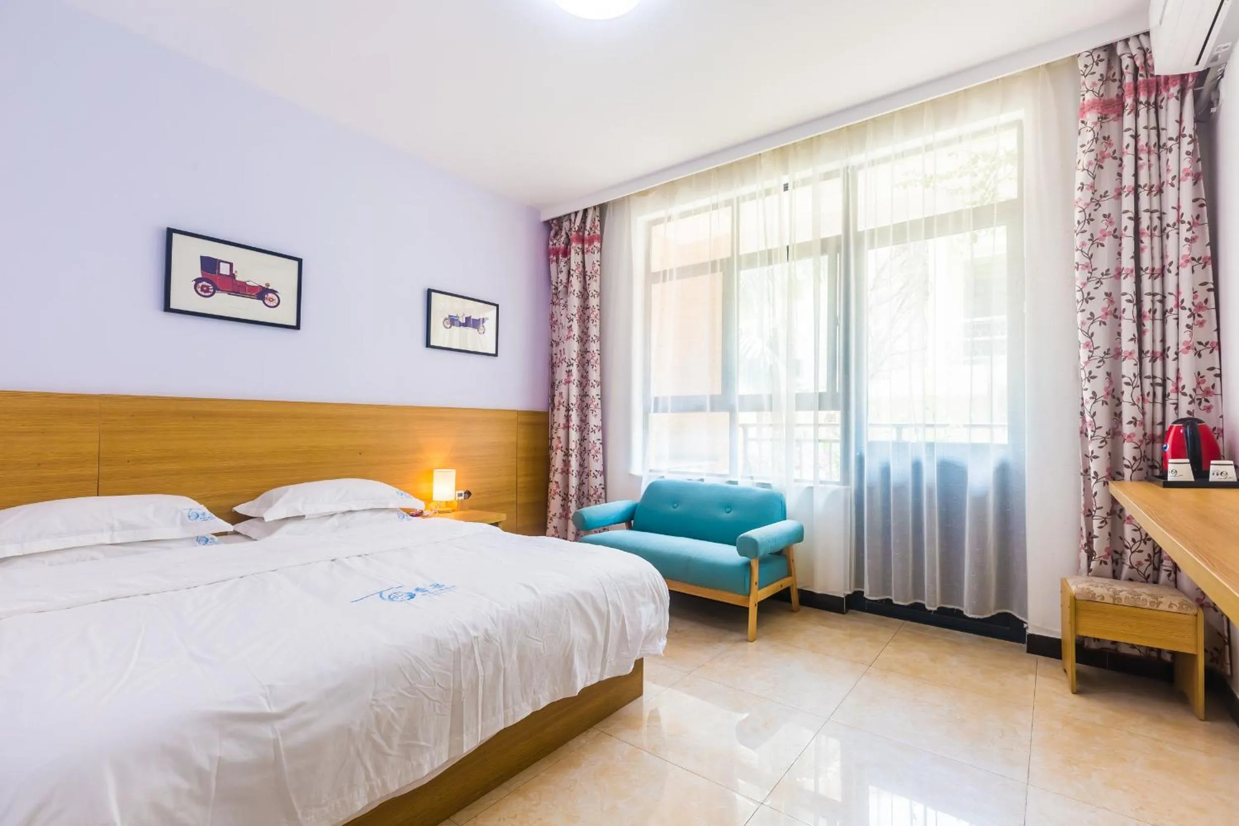 Photo of the whole room, Bed in Sanya Passion fruit Inn