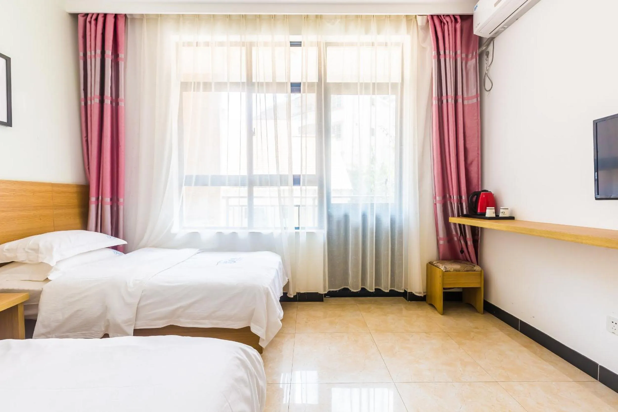 Photo of the whole room, Bed in Sanya Passion fruit Inn