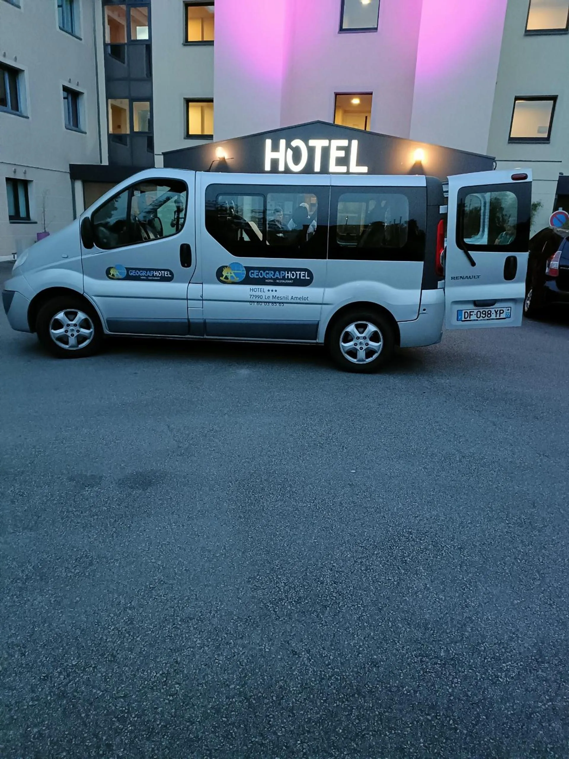 shuttle in Geographotel Paris-Roissy CDG Airport