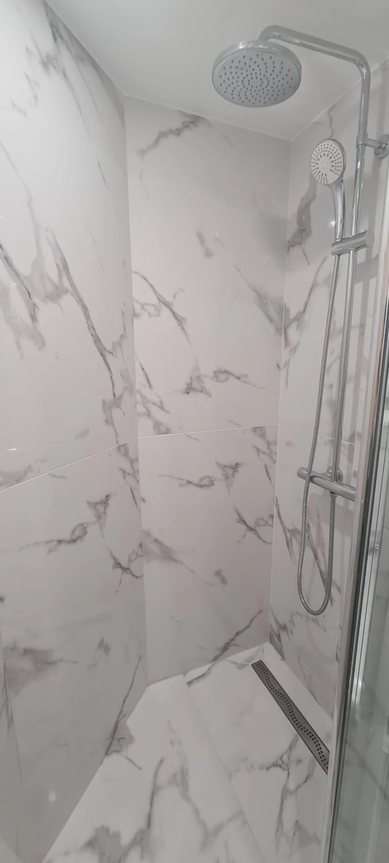 Shower in Geographotel Paris-Roissy CDG Airport