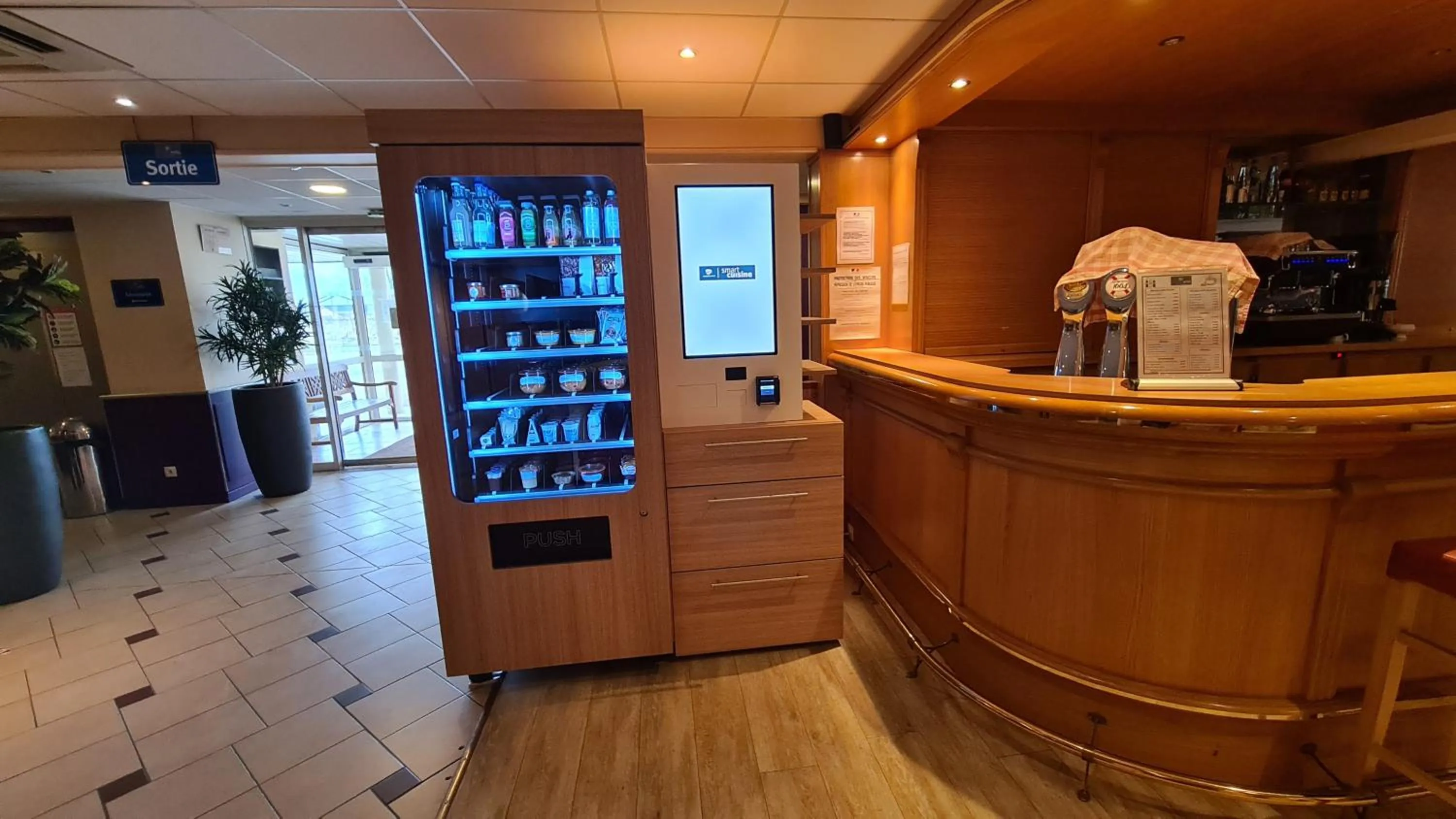 Restaurant/places to eat in Geographotel Paris-Roissy CDG Airport