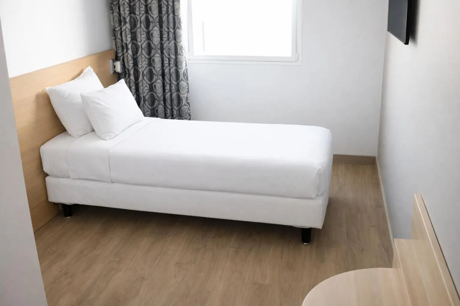 Bed in Geographotel Paris-Roissy CDG Airport