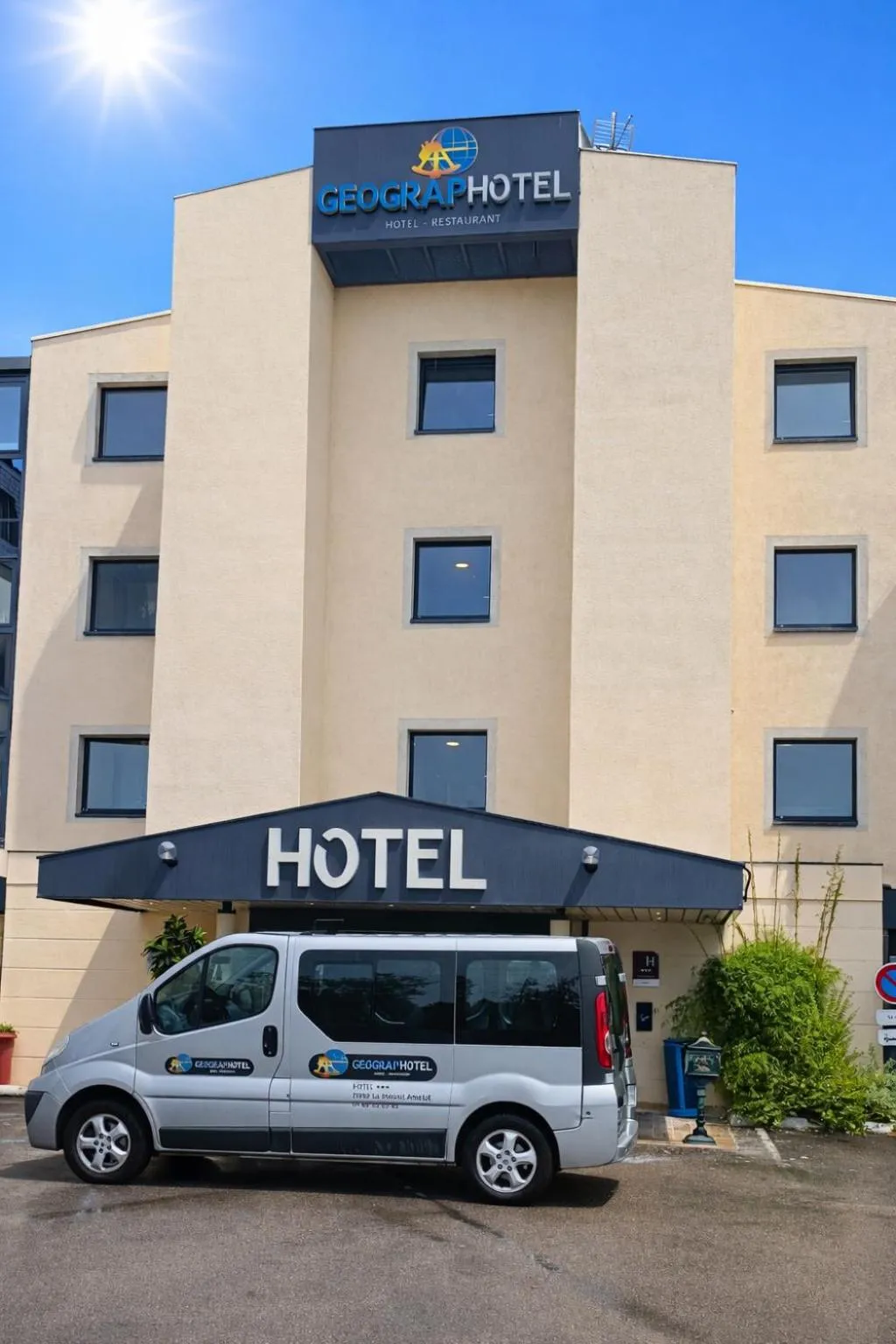 shuttle in Geographotel Paris-Roissy CDG Airport