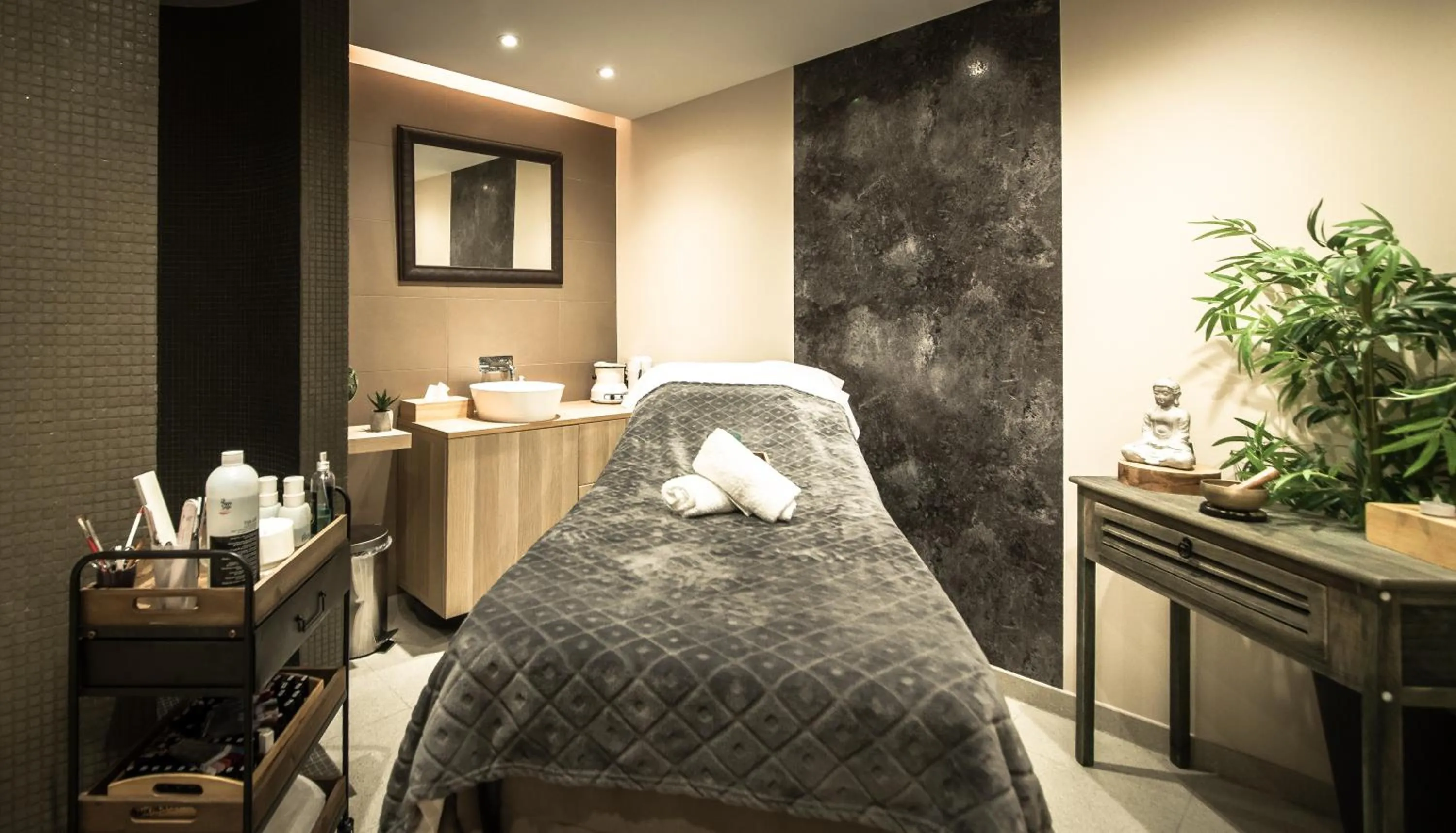 Spa and wellness centre/facilities, Bed in Holiday Inn Mulhouse by IHG