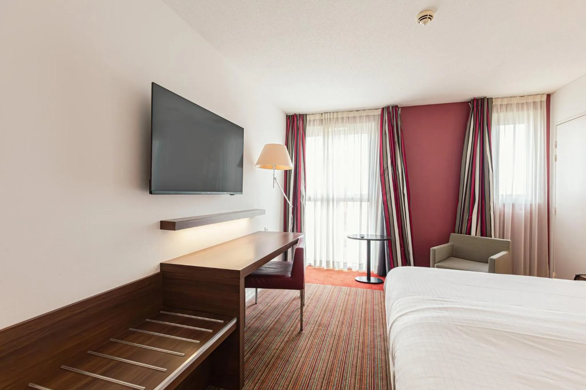 Photo of the whole room, Bed in Holiday Inn Mulhouse by IHG