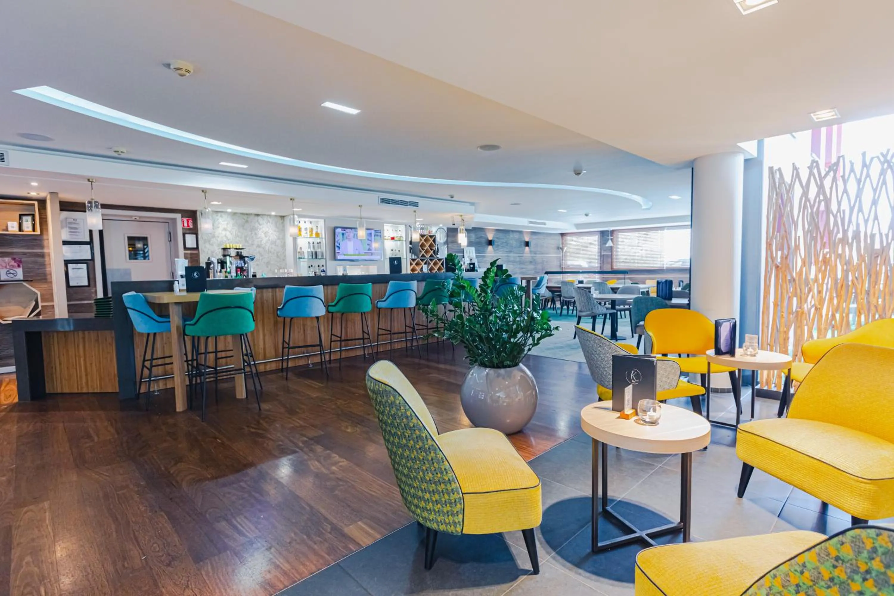 Lounge or bar in Holiday Inn Mulhouse by IHG