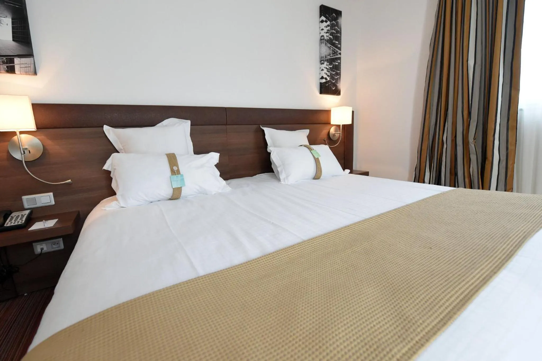 Photo of the whole room, Bed in Holiday Inn Mulhouse by IHG