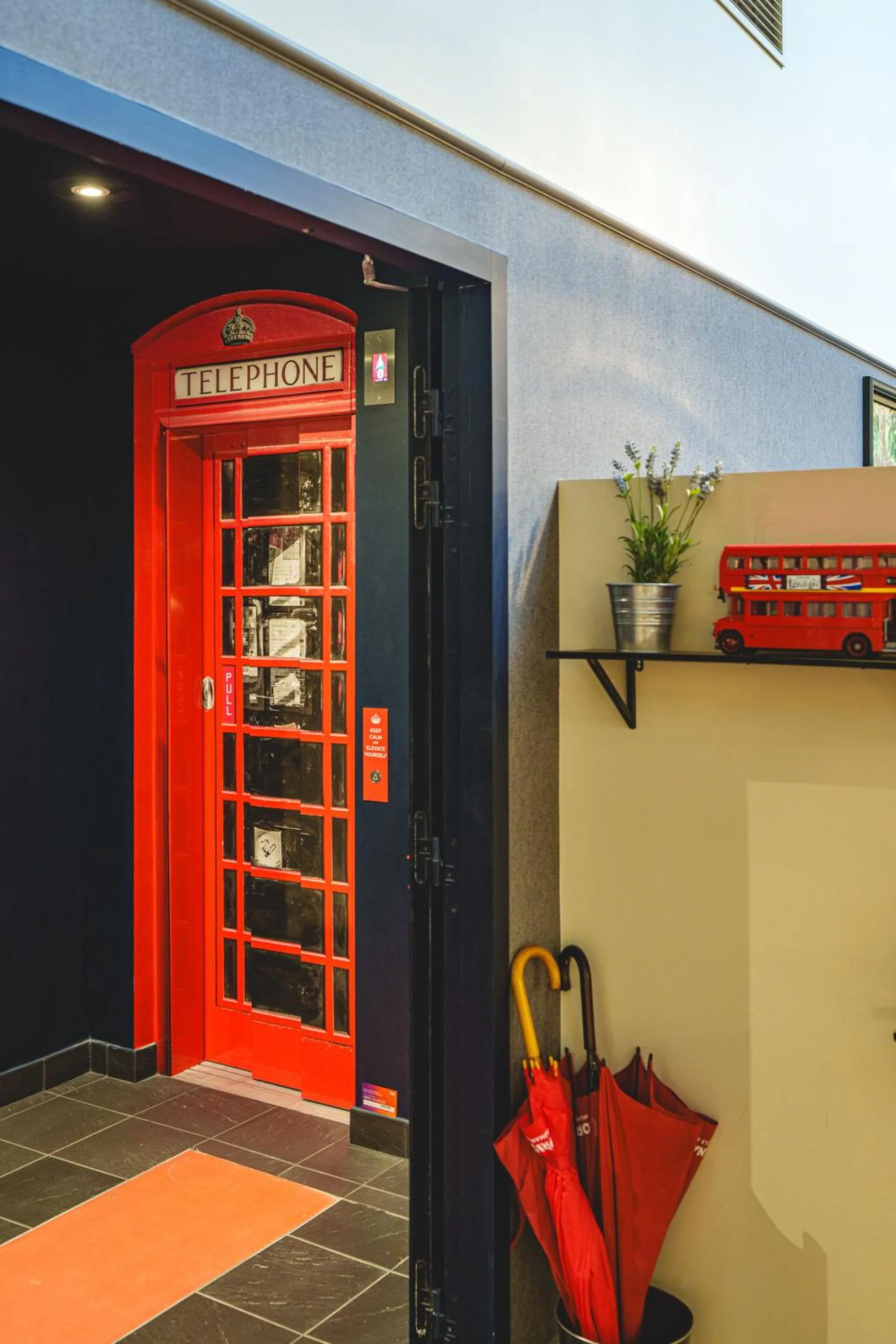 Decorative detail in The Originals Boutique, Hôtel Le Londres, Saumur