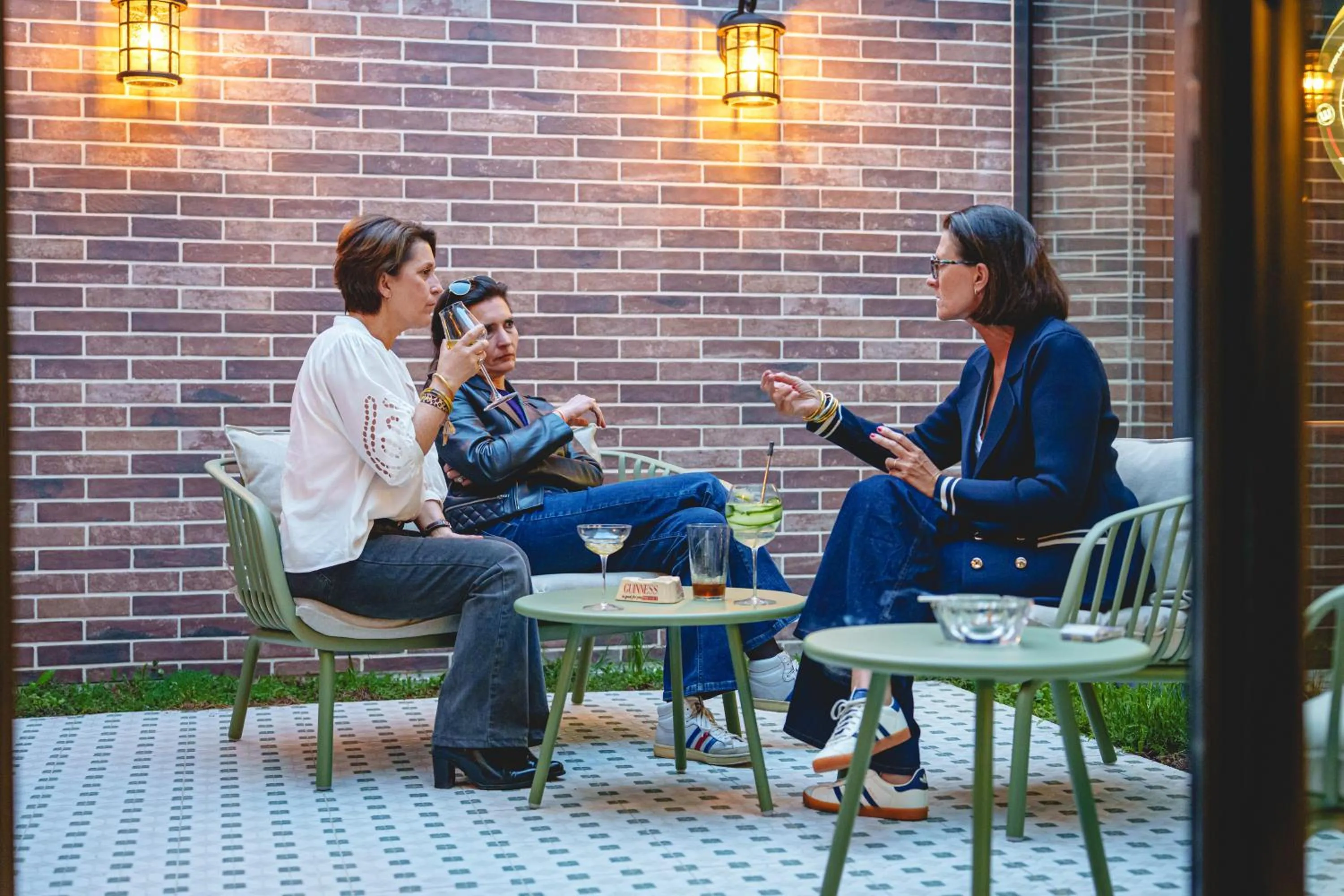 Patio in The Originals Boutique, Hôtel Le Londres, Saumur