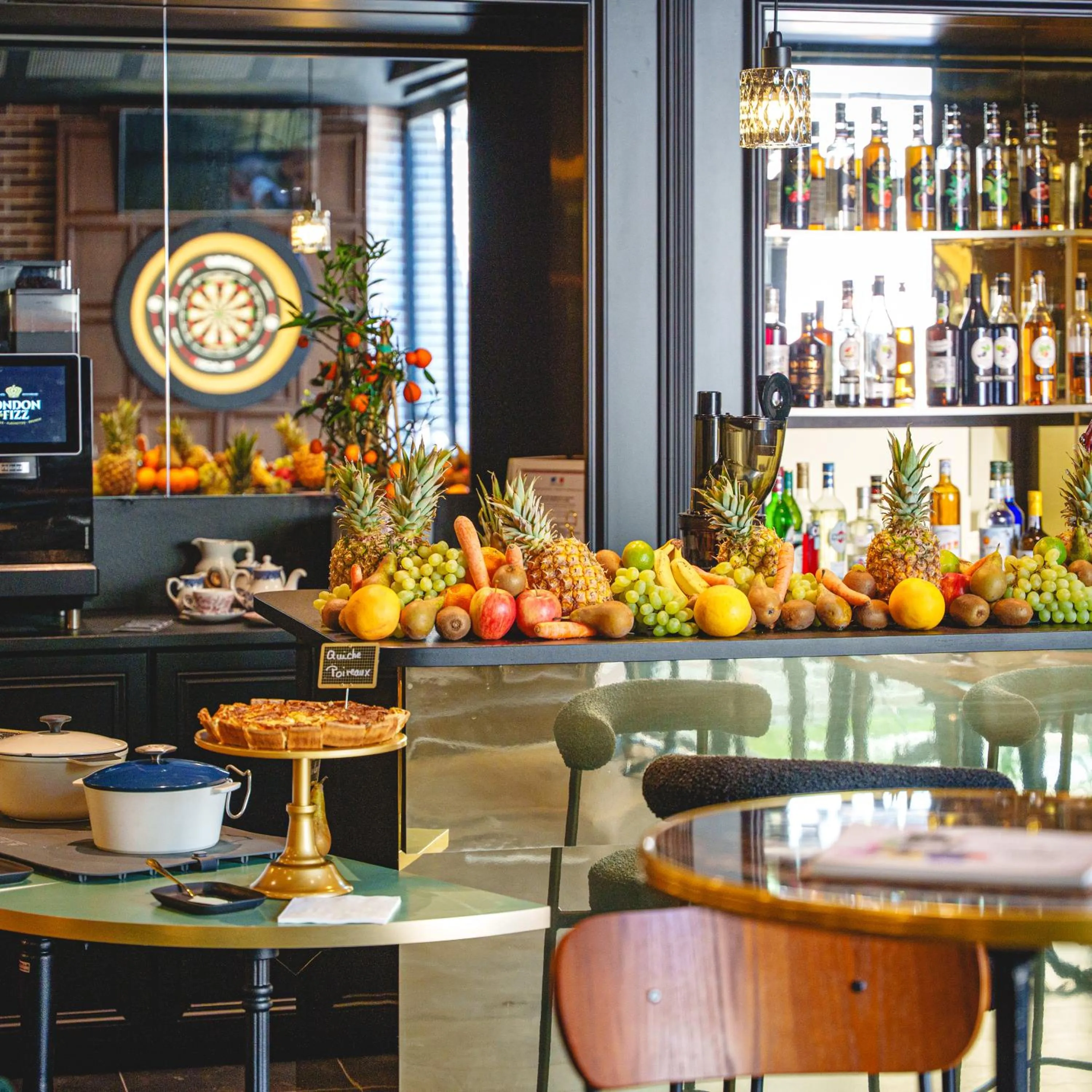 English/Irish breakfast in The Originals Boutique, Hôtel Le Londres, Saumur