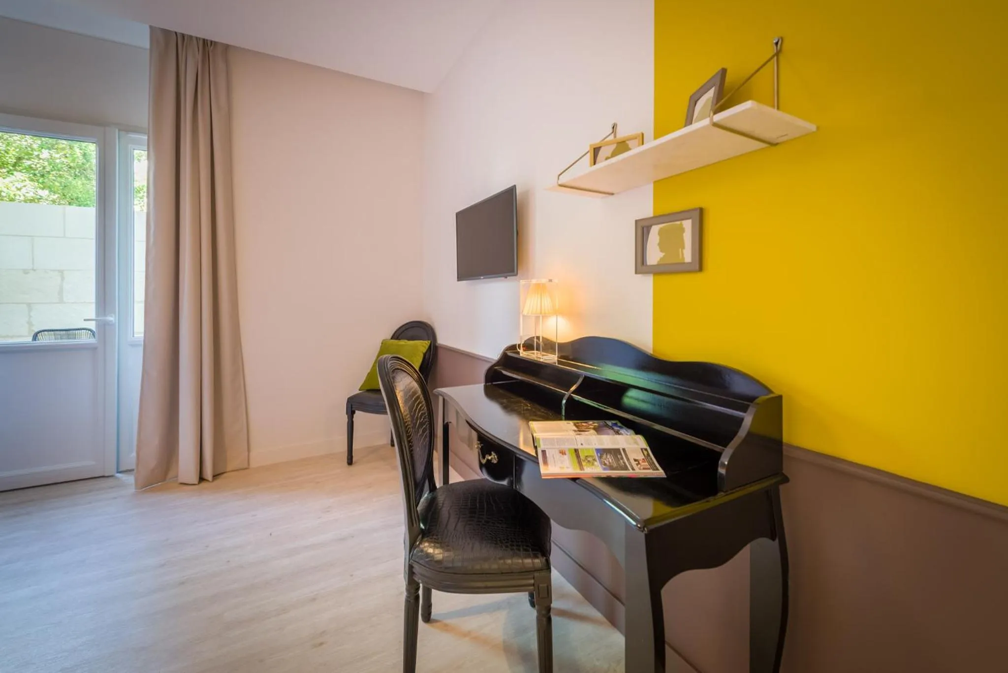 Decorative detail in The Originals Boutique, Hôtel Le Londres, Saumur