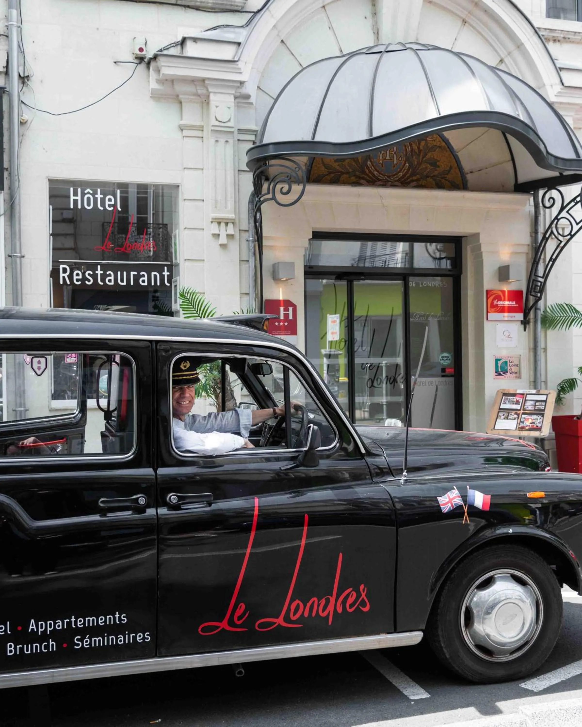 Facade/entrance in The Originals Boutique, Hôtel Le Londres, Saumur