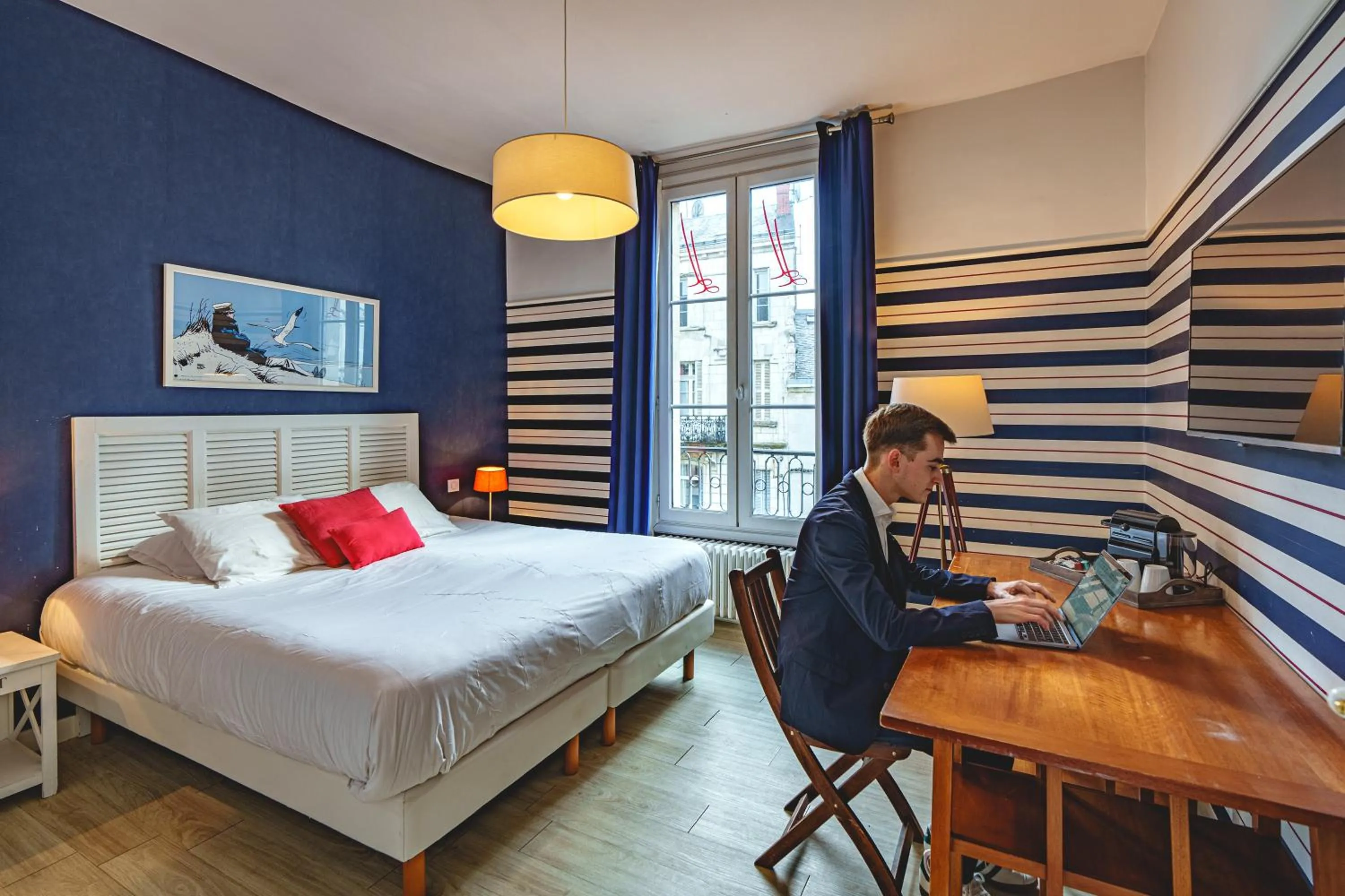 People, Bed in The Originals Boutique, Hôtel Le Londres, Saumur