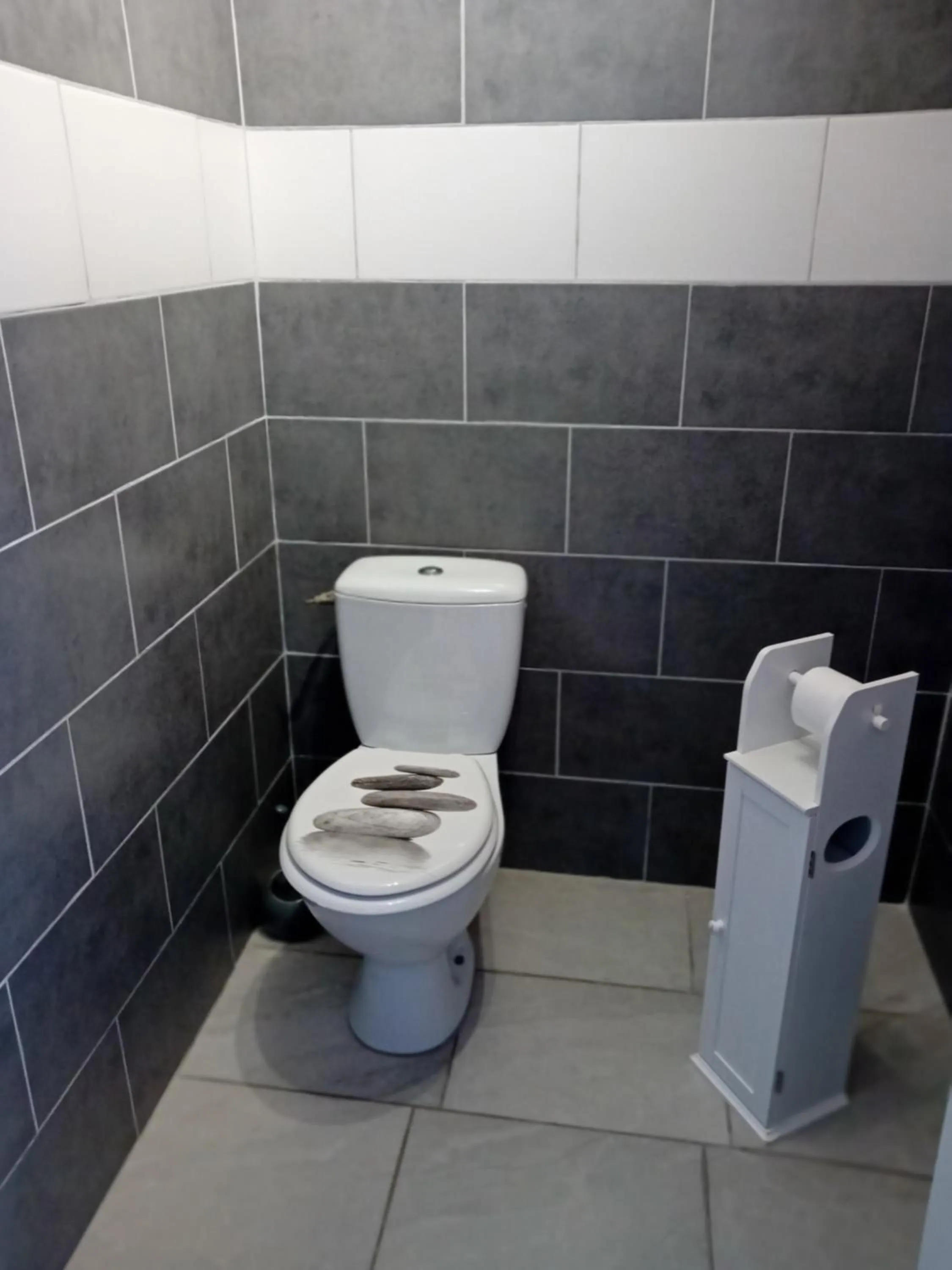 Toilet in la pêcherie bord de mer