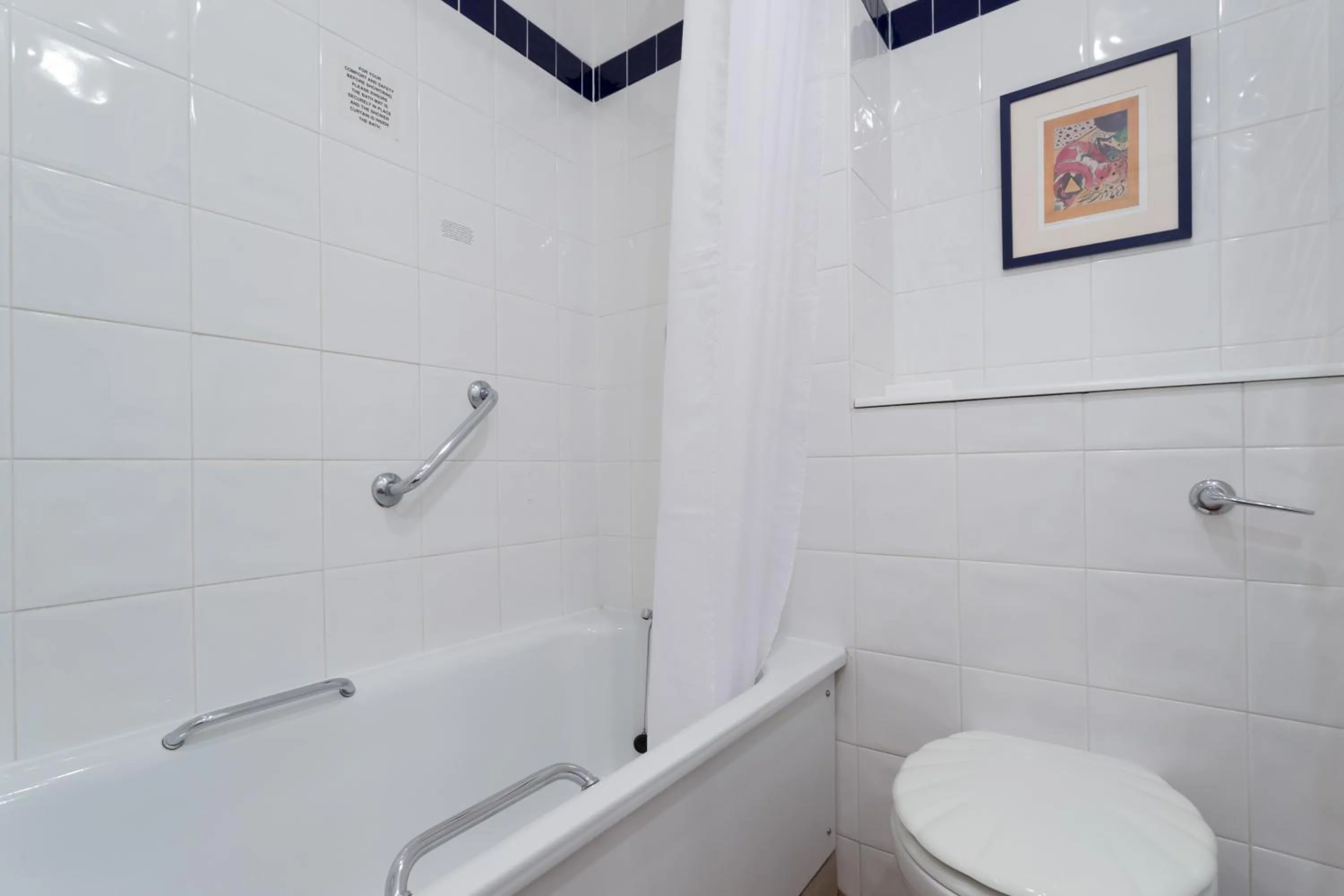 Bathroom in Roman Way Hotel A5 Cannock