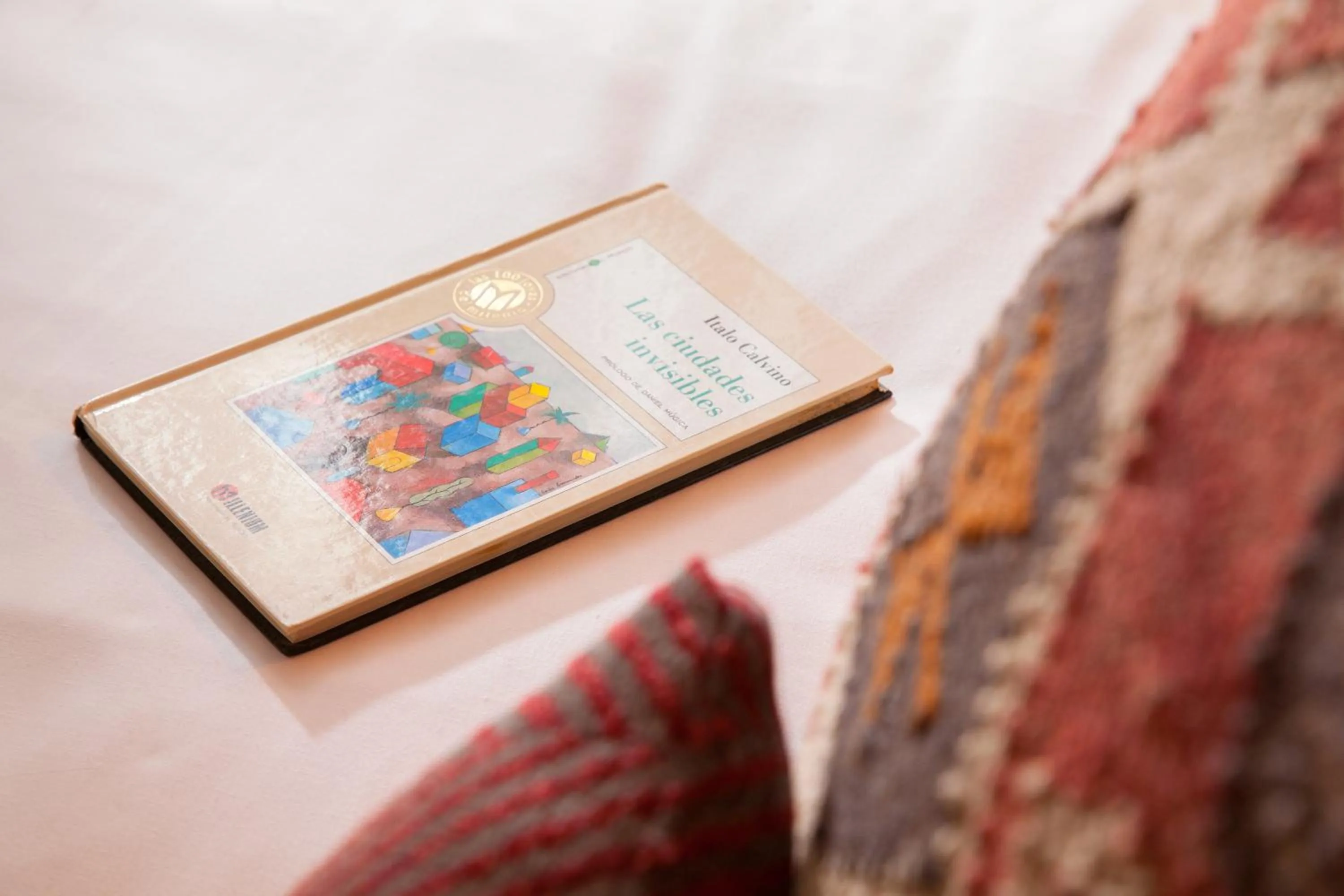 Decorative detail in Hostly Mariana