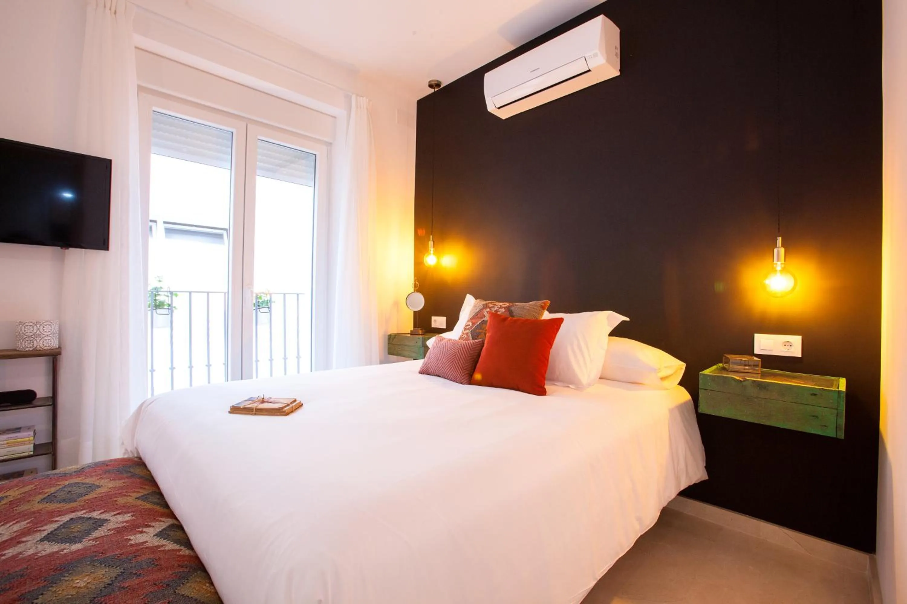 Bedroom, Bed in Hostly Mariana