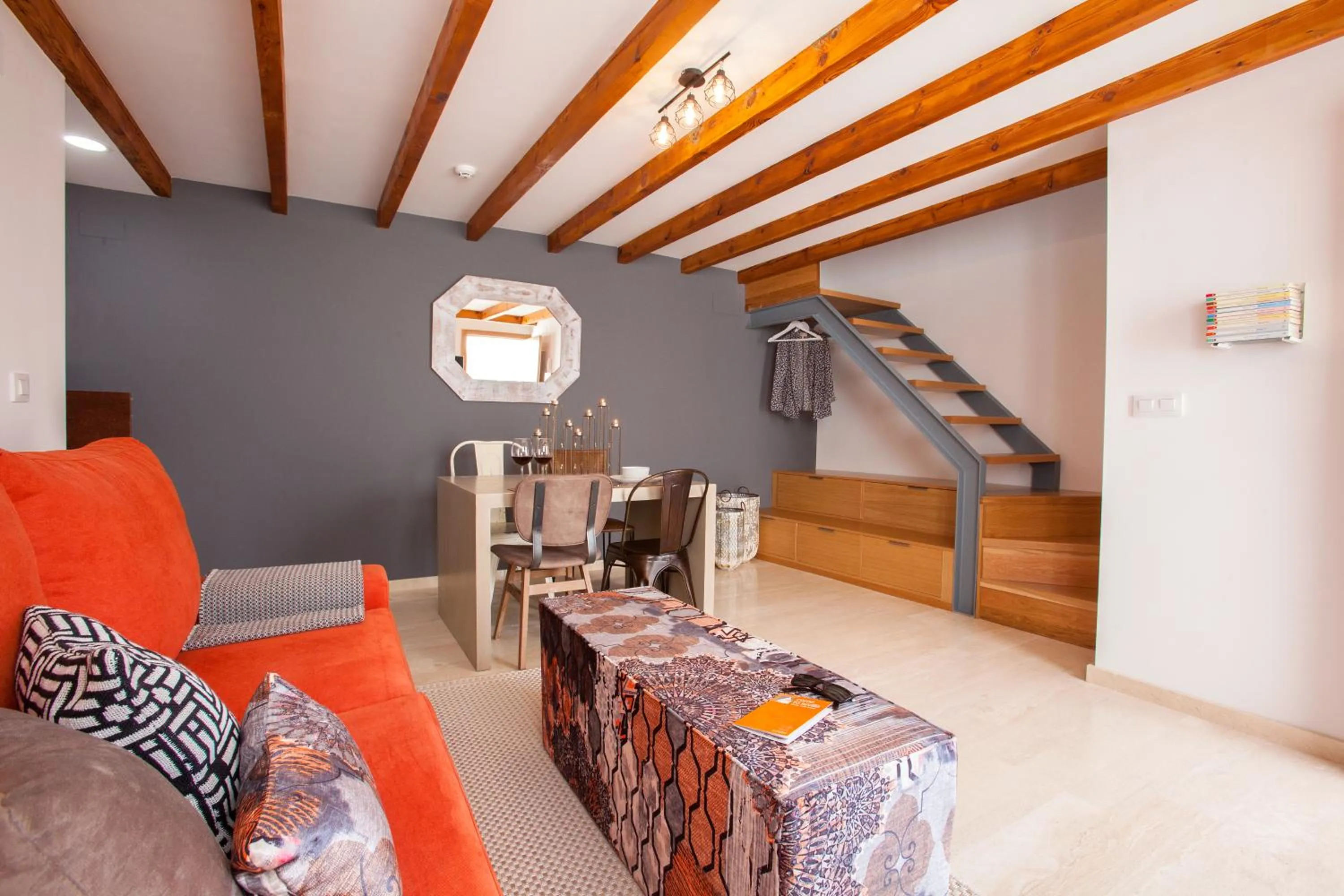 Dining area in Hostly Mariana