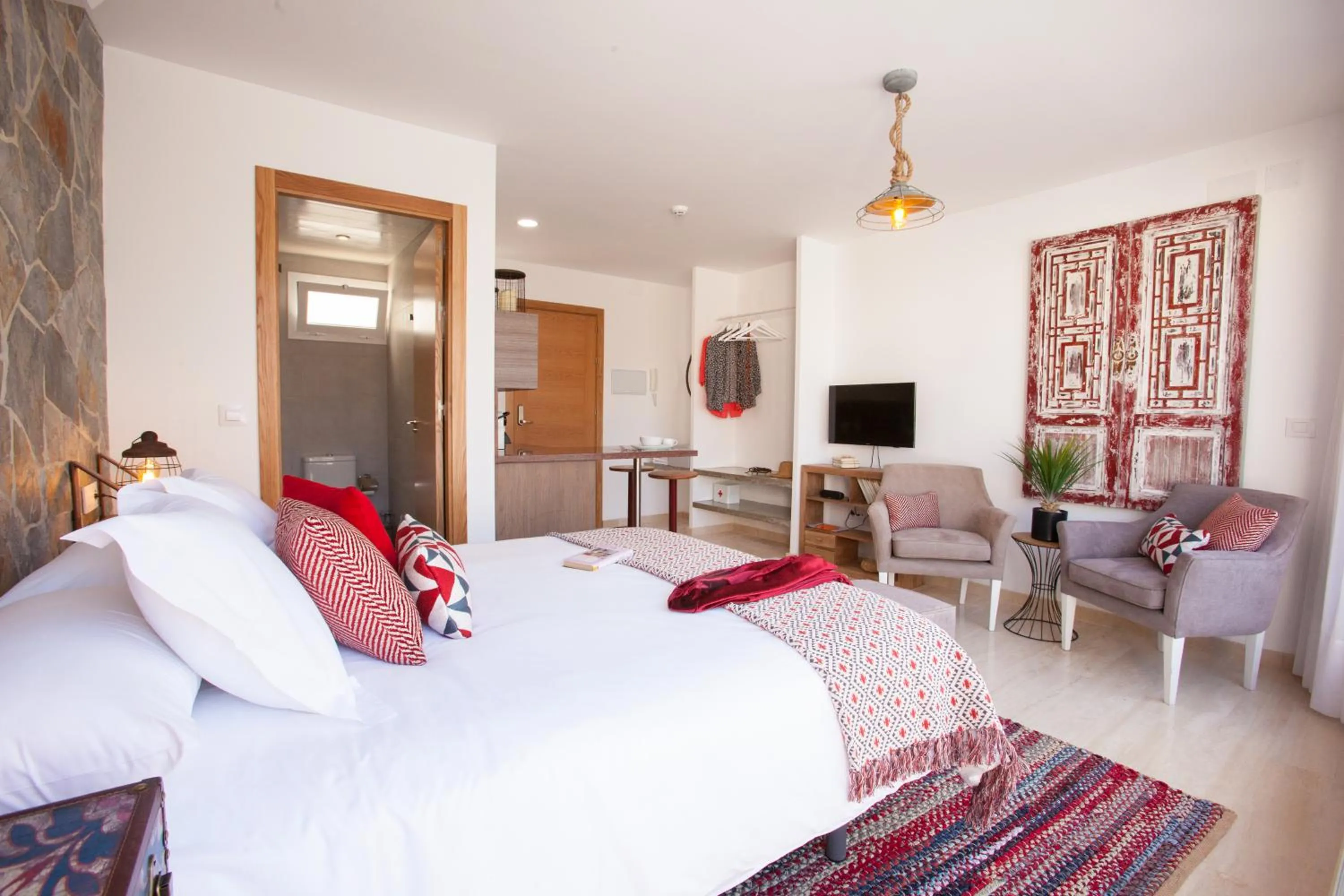 Photo of the whole room, Bed in Hostly Mariana