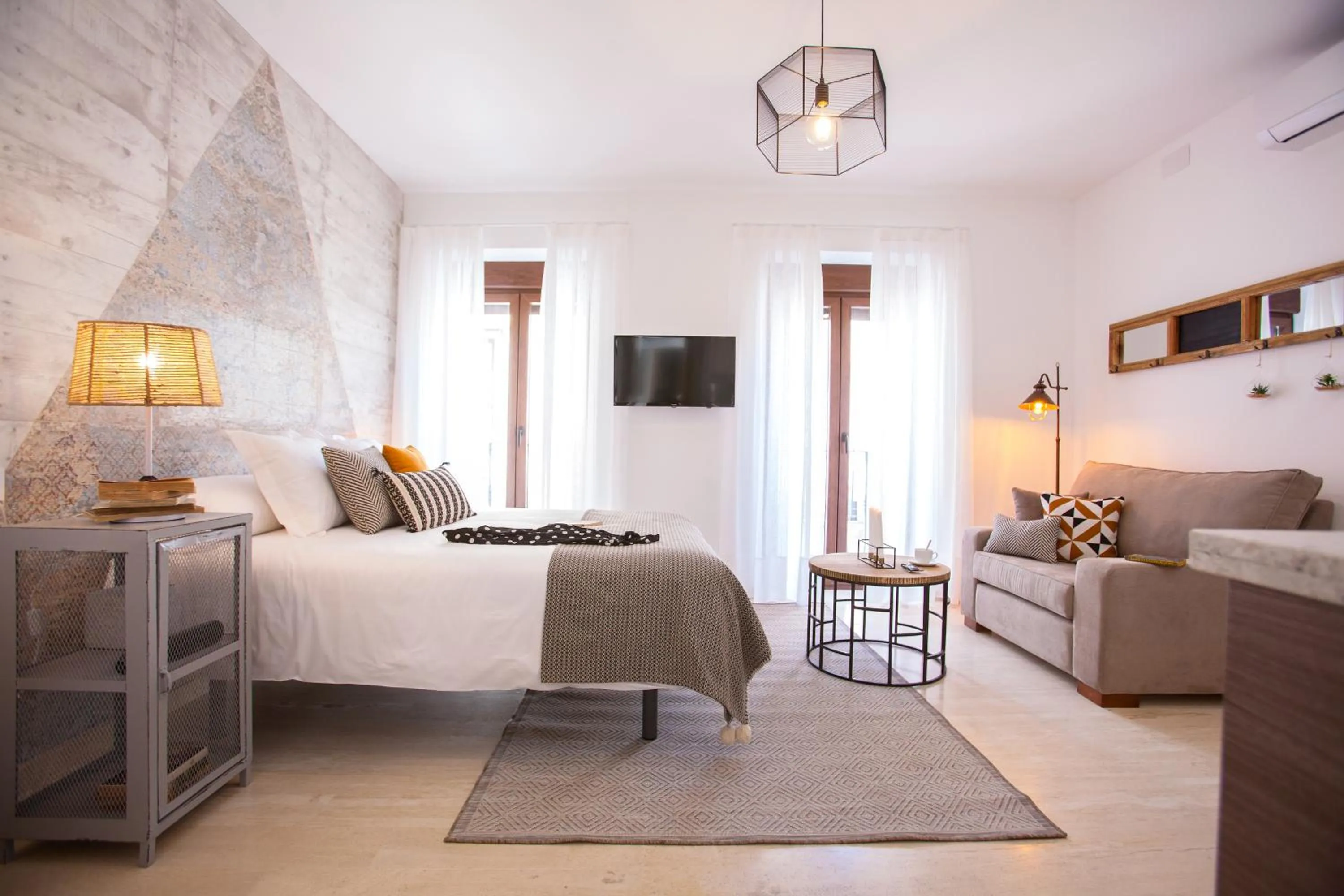 Photo of the whole room, Bed in Hostly Mariana