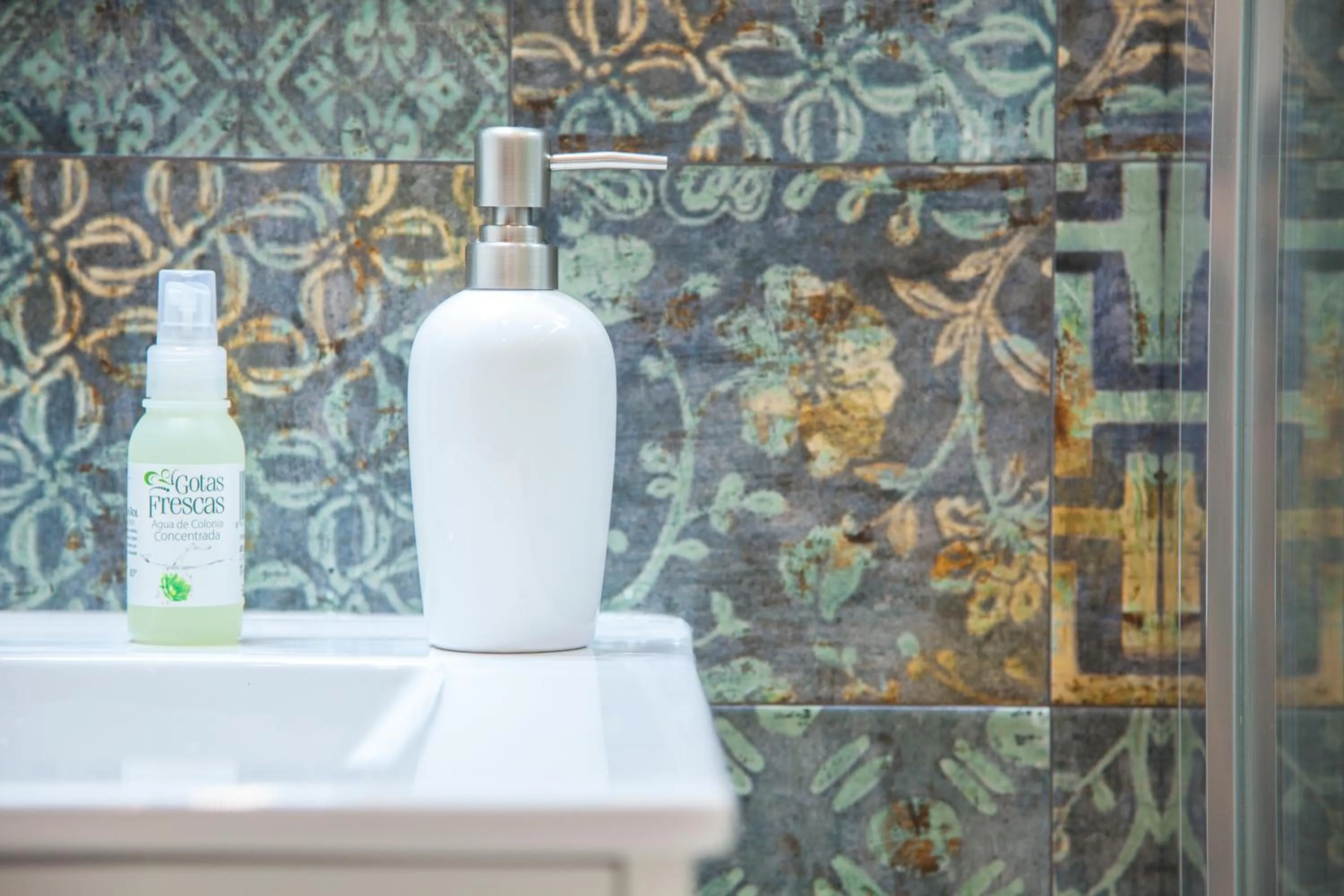 Bathroom in Hostly Mariana