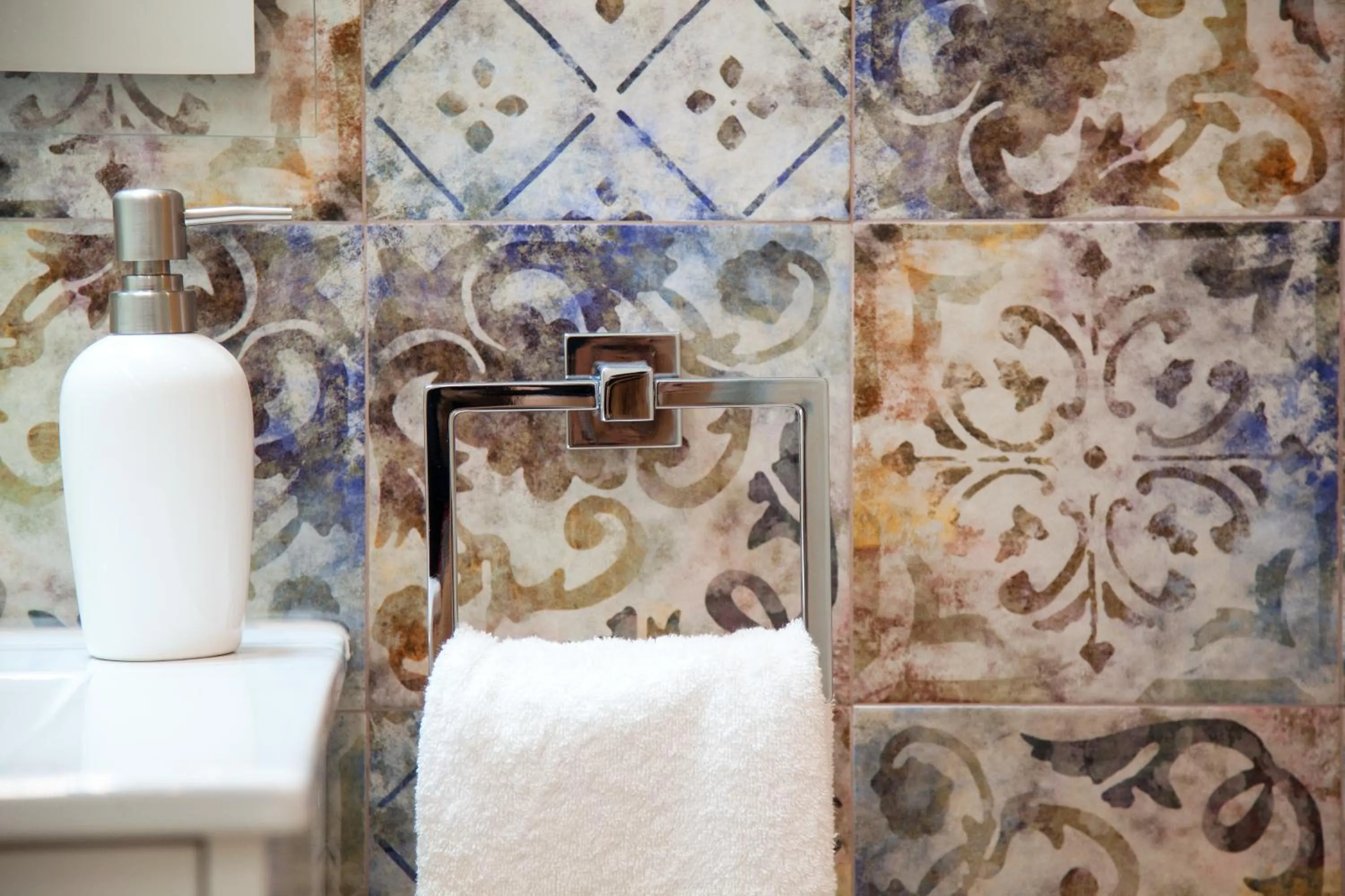 Bathroom in Hostly Mariana