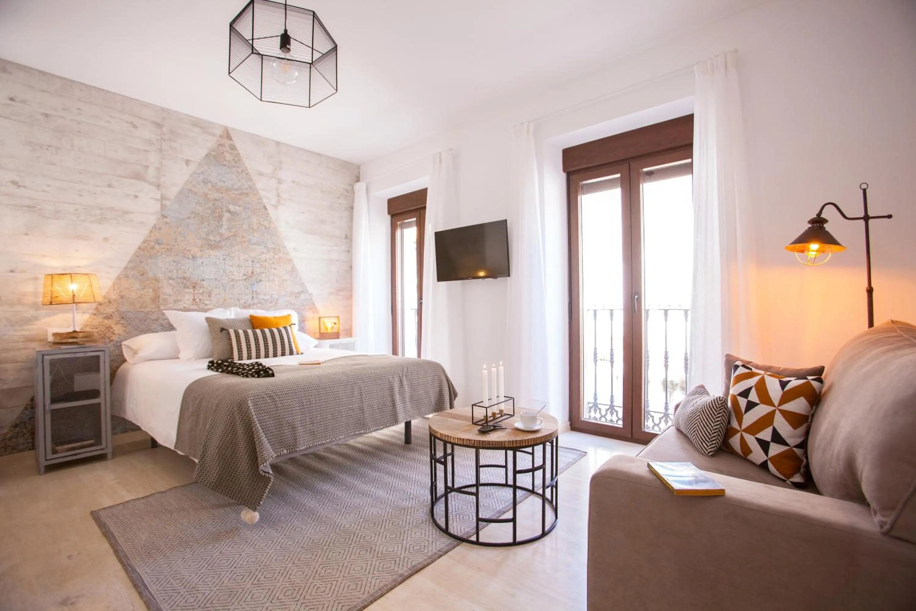 Photo of the whole room, Bed in Hostly Mariana