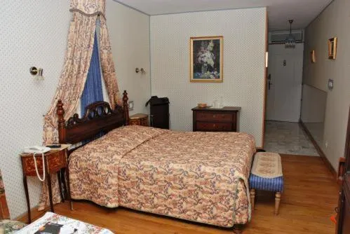 Photo of the whole room, Bed in Chateau La Tour Du Roy