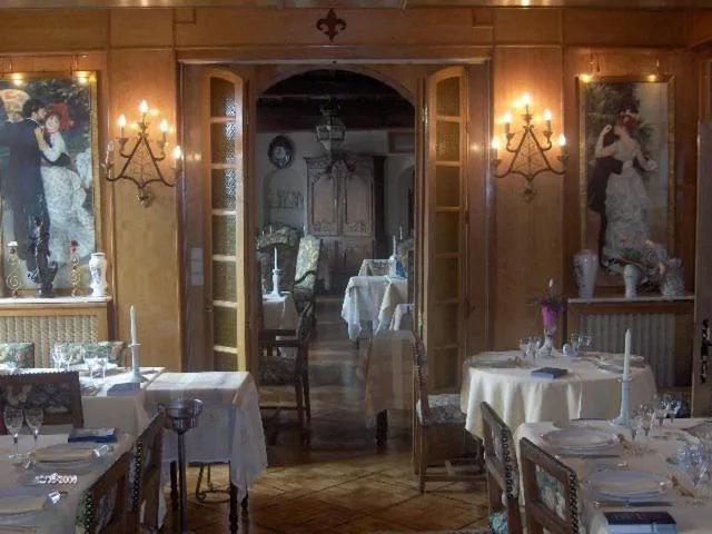 Restaurant/places to eat in Chateau La Tour Du Roy