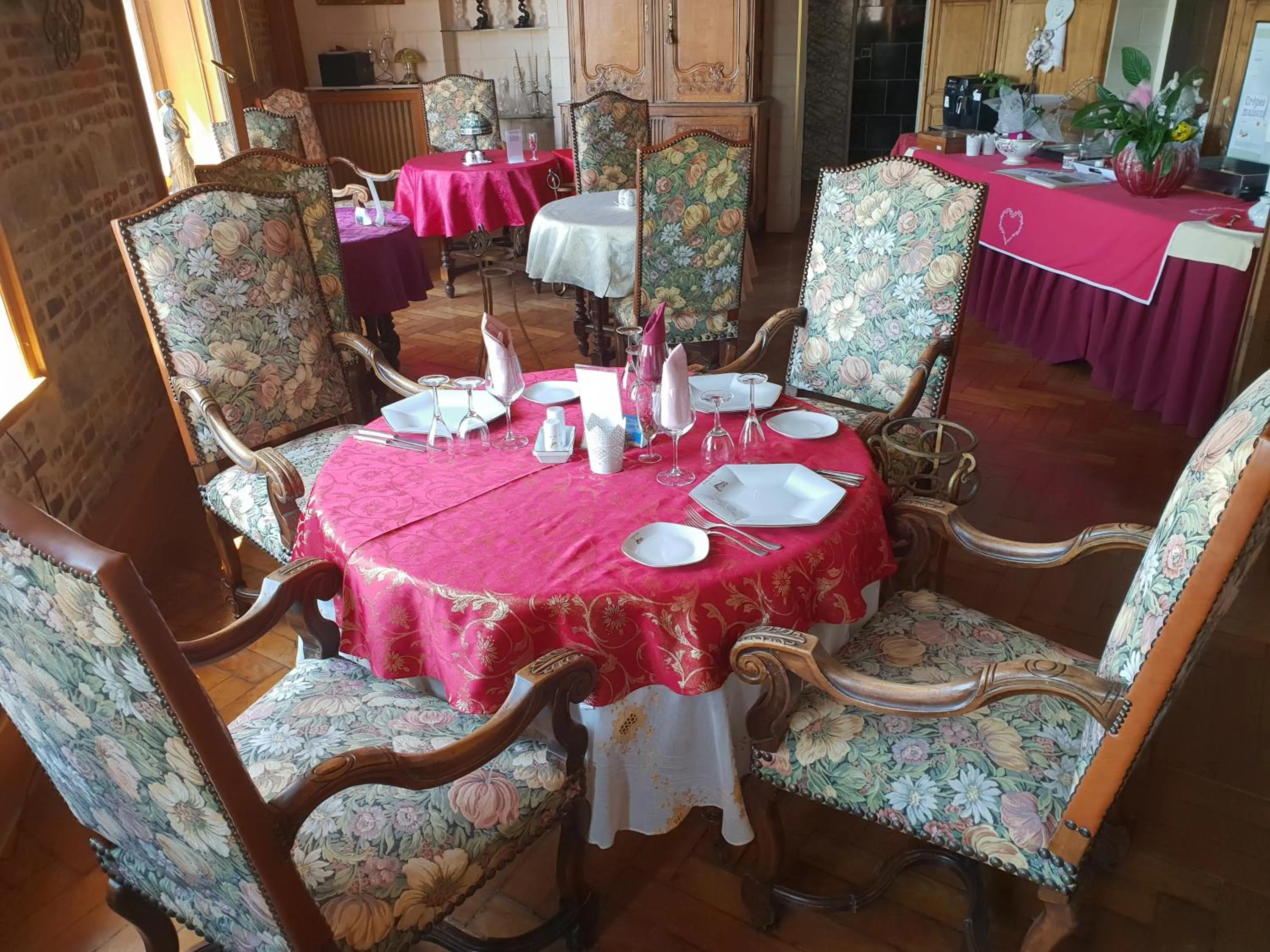 Chateau La Tour Du Roy