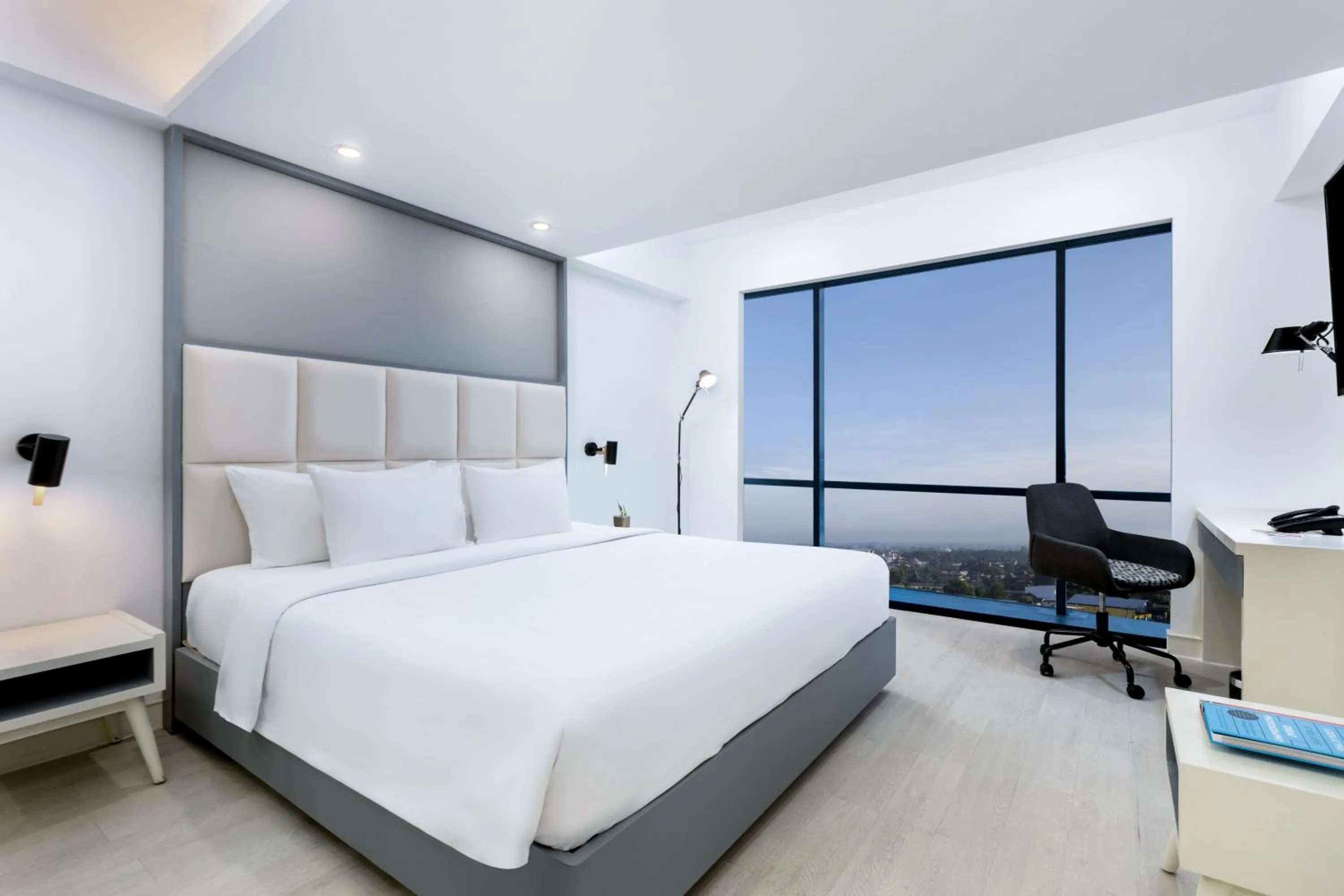 Communal lounge/ TV room, Bed in INNSiDE by Meliá Yogyakarta