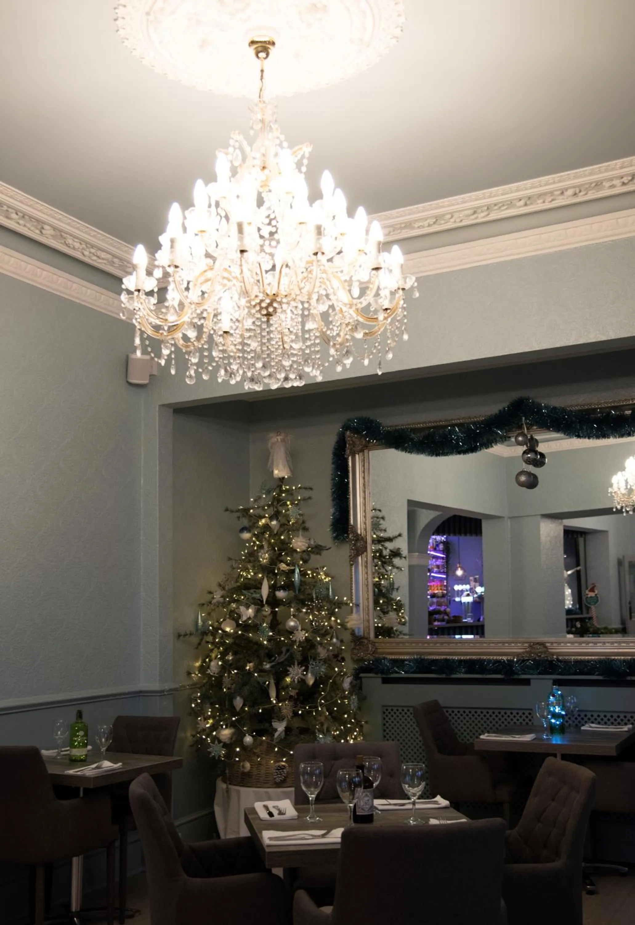 Restaurant/places to eat in East Beach Hotel