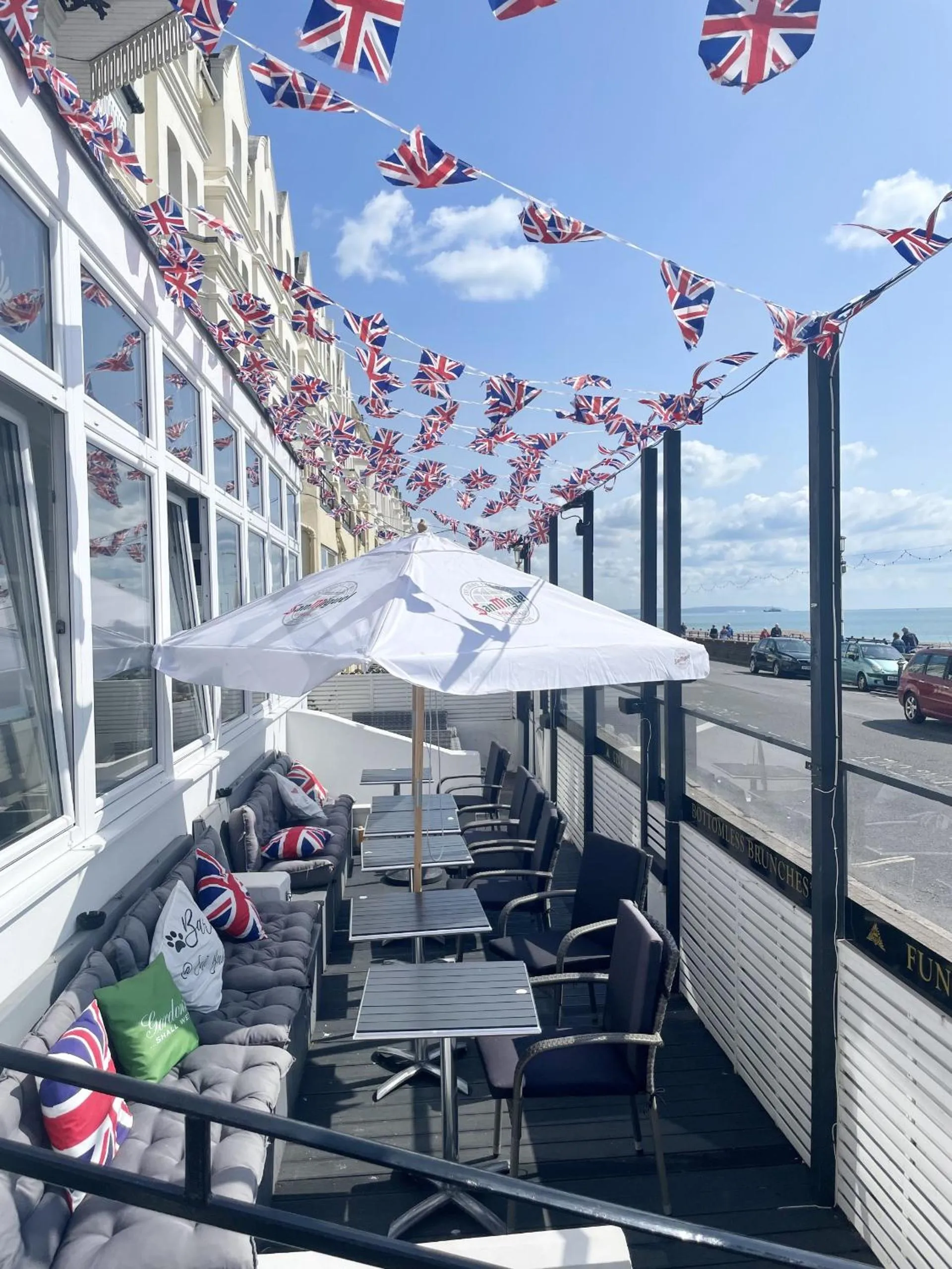 Restaurant/places to eat in East Beach Hotel