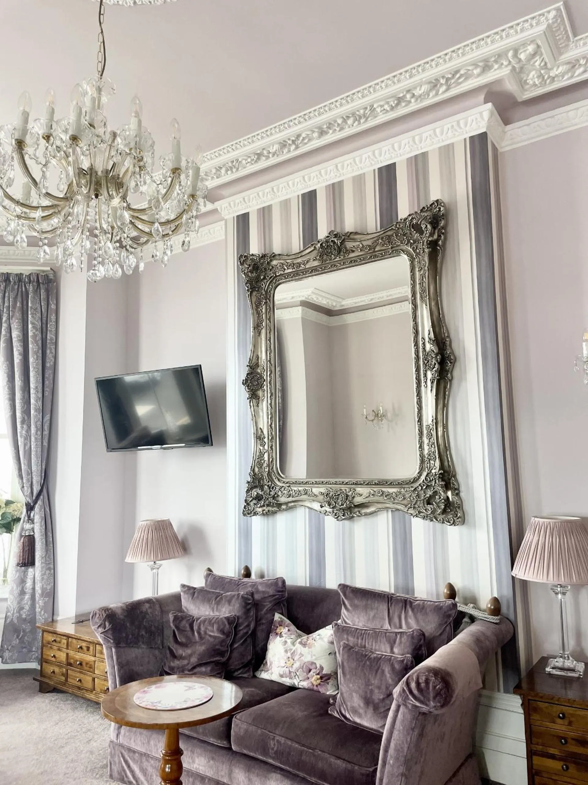 TV and multimedia in East Beach Hotel