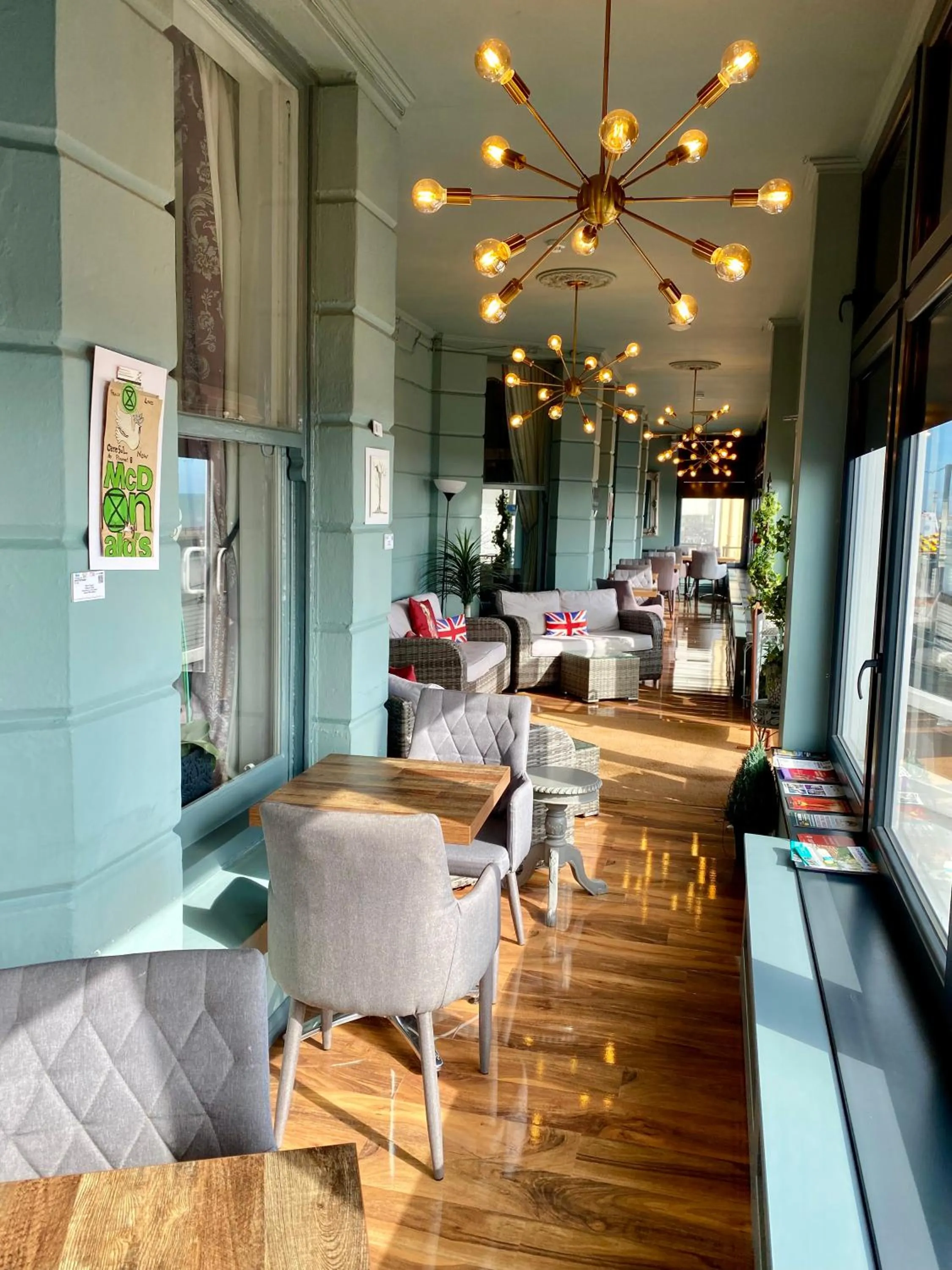 Restaurant/places to eat in East Beach Hotel