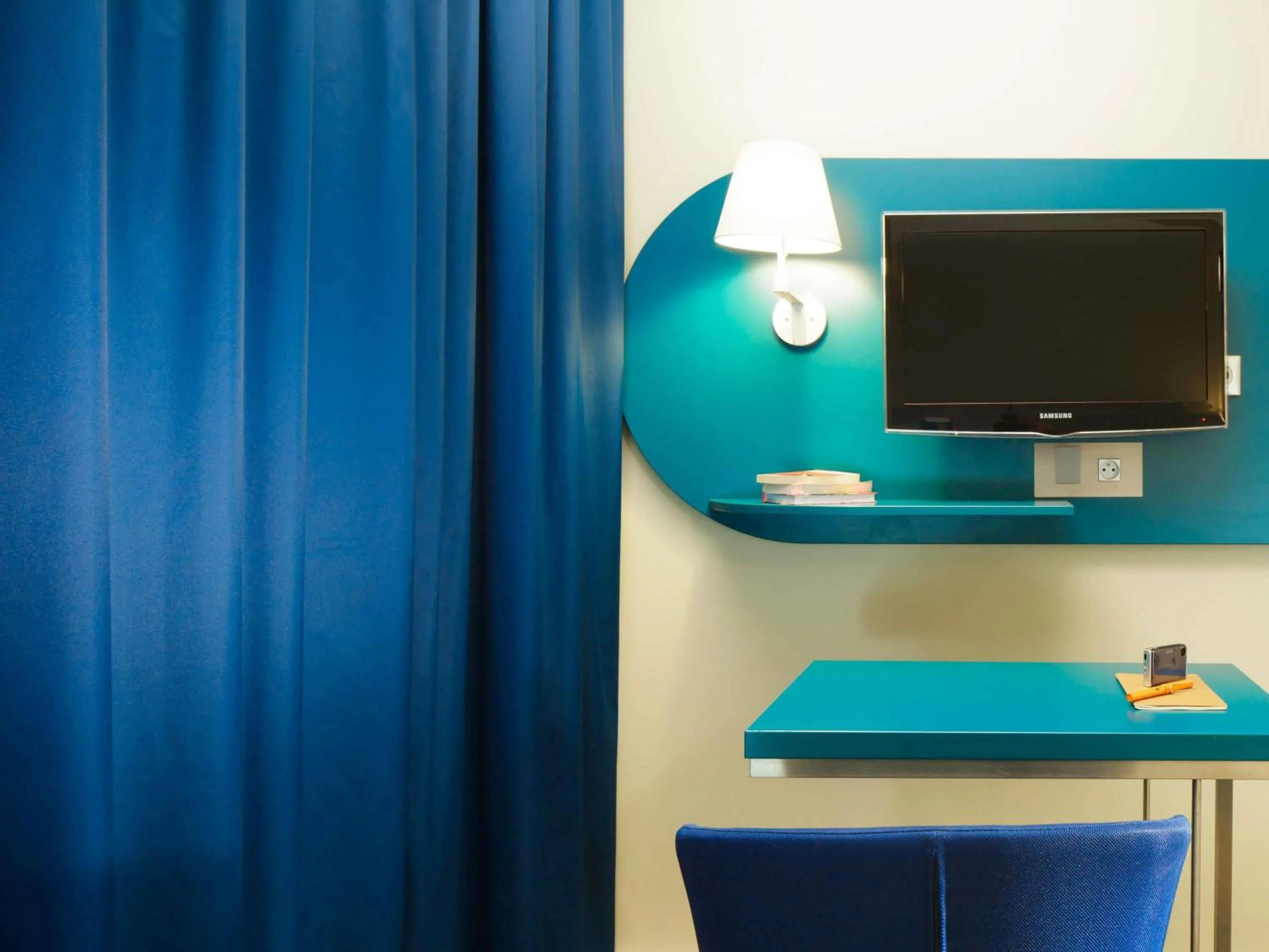 Bedroom in ibis Styles Tours Centre