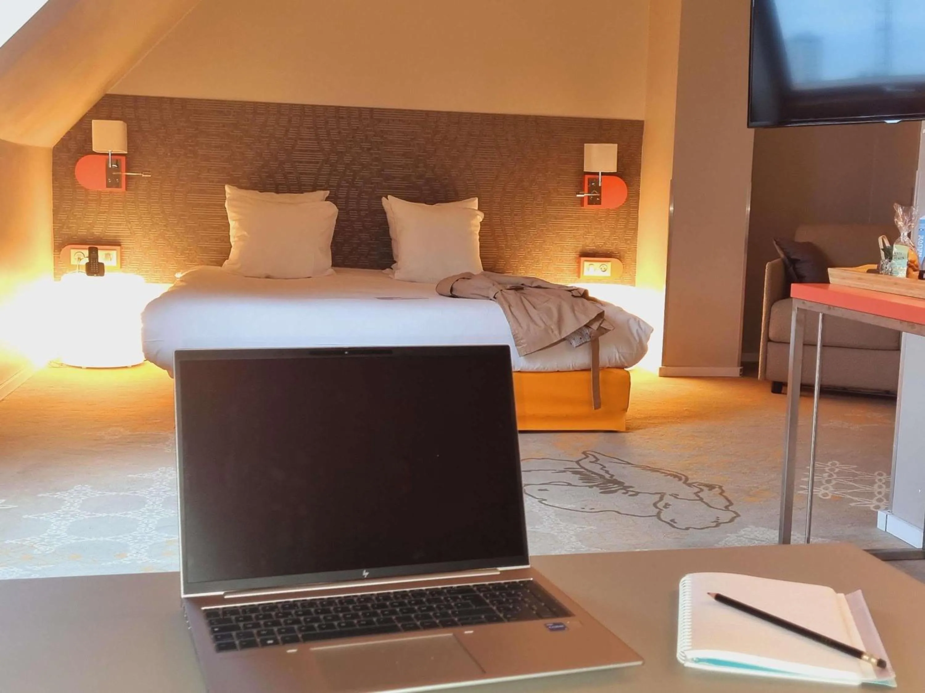 Bedroom, Bed in ibis Styles Tours Centre