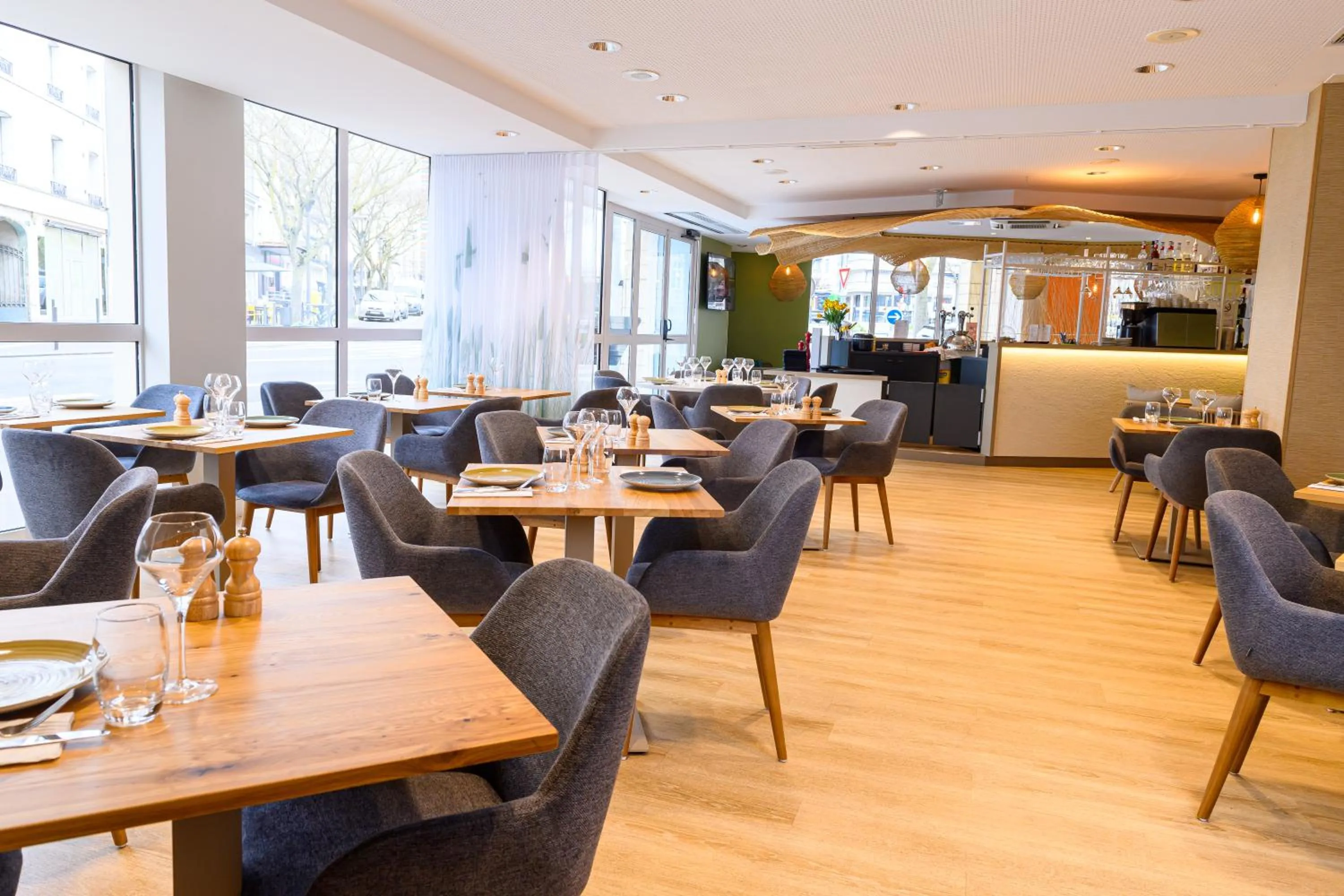 Restaurant/places to eat in ibis Styles Tours Centre