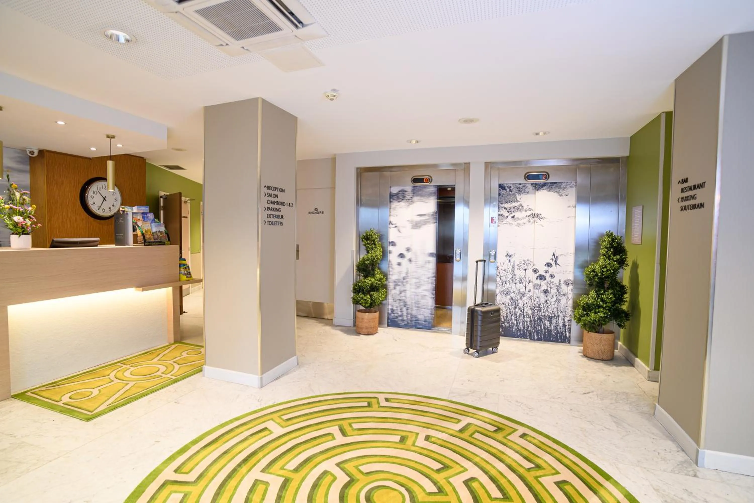 Lobby or reception in ibis Styles Tours Centre