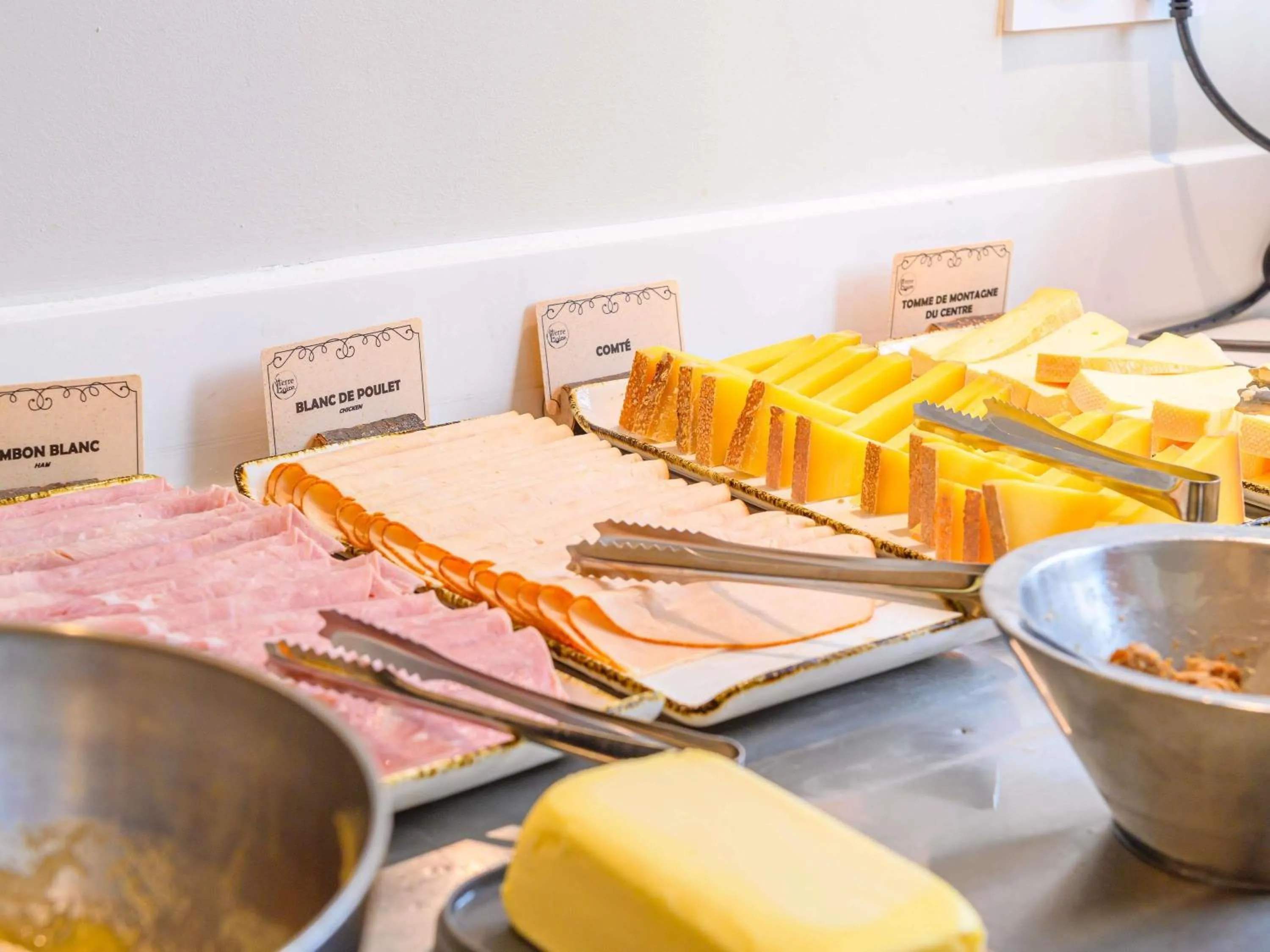 Breakfast in ibis Styles Tours Centre