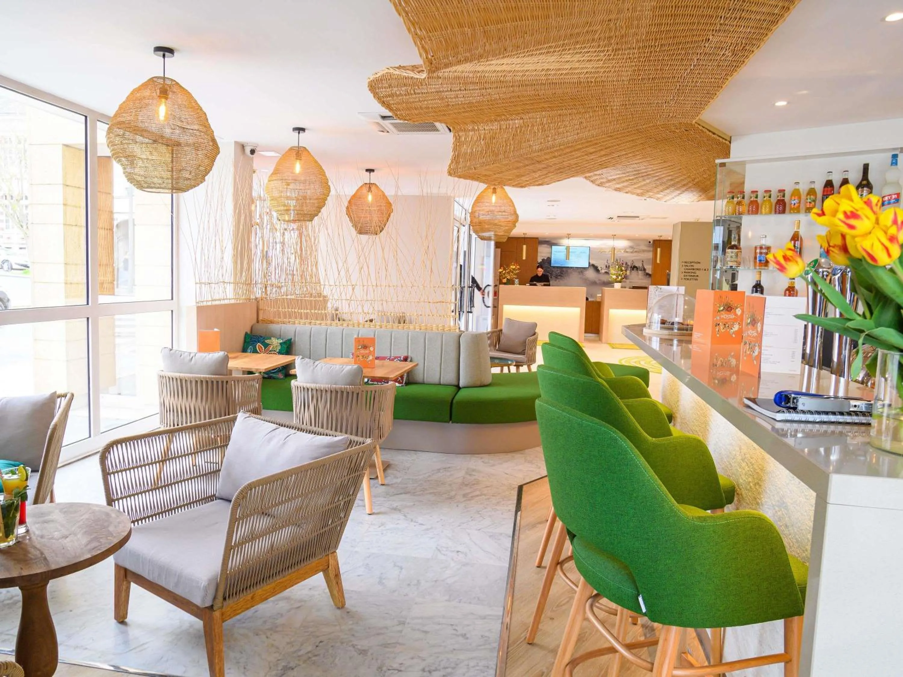 Lounge or bar in ibis Styles Tours Centre