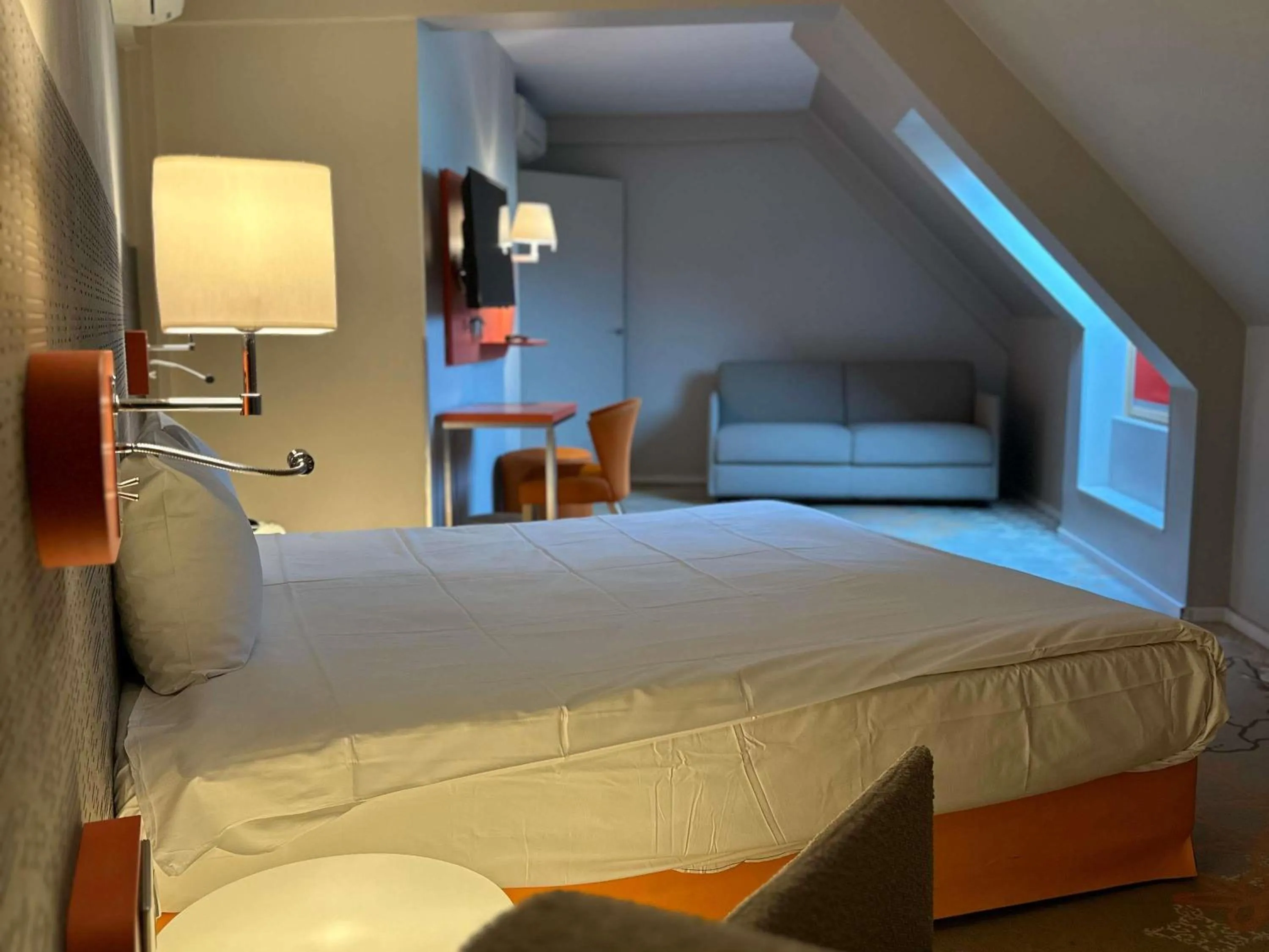 Bedroom, Bed in ibis Styles Tours Centre