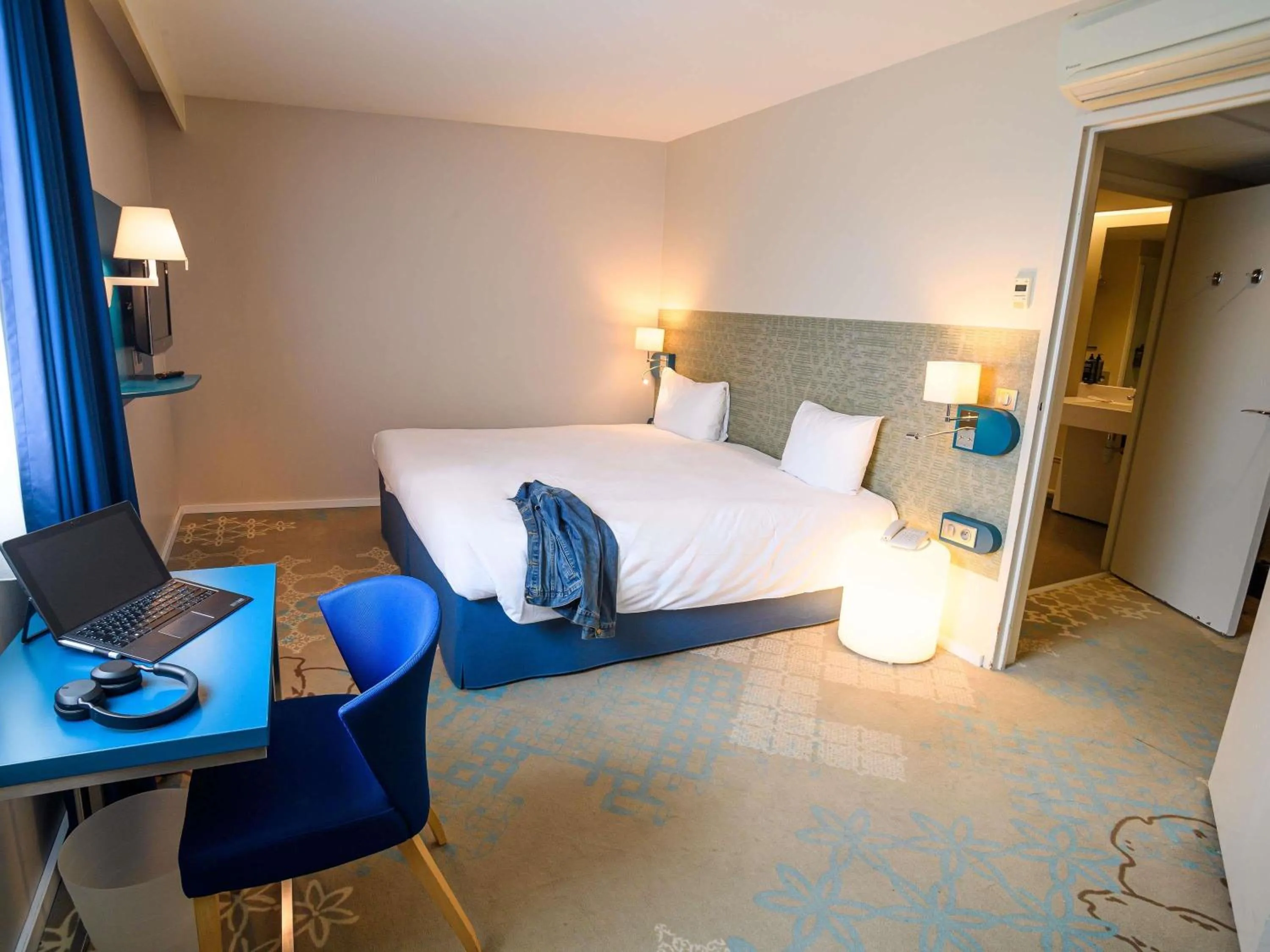 Bedroom, Bed in ibis Styles Tours Centre