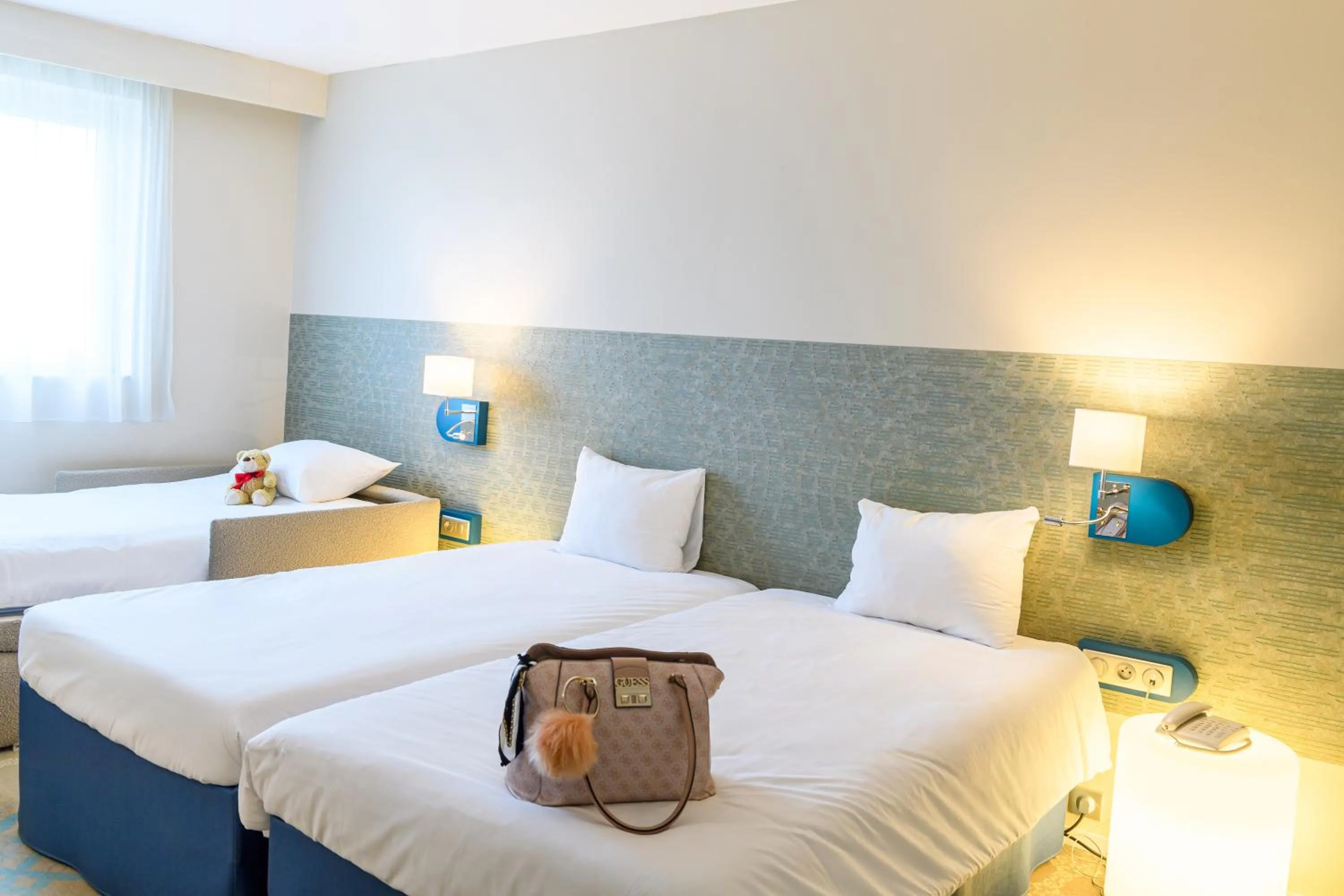Photo of the whole room, Bed in ibis Styles Tours Centre