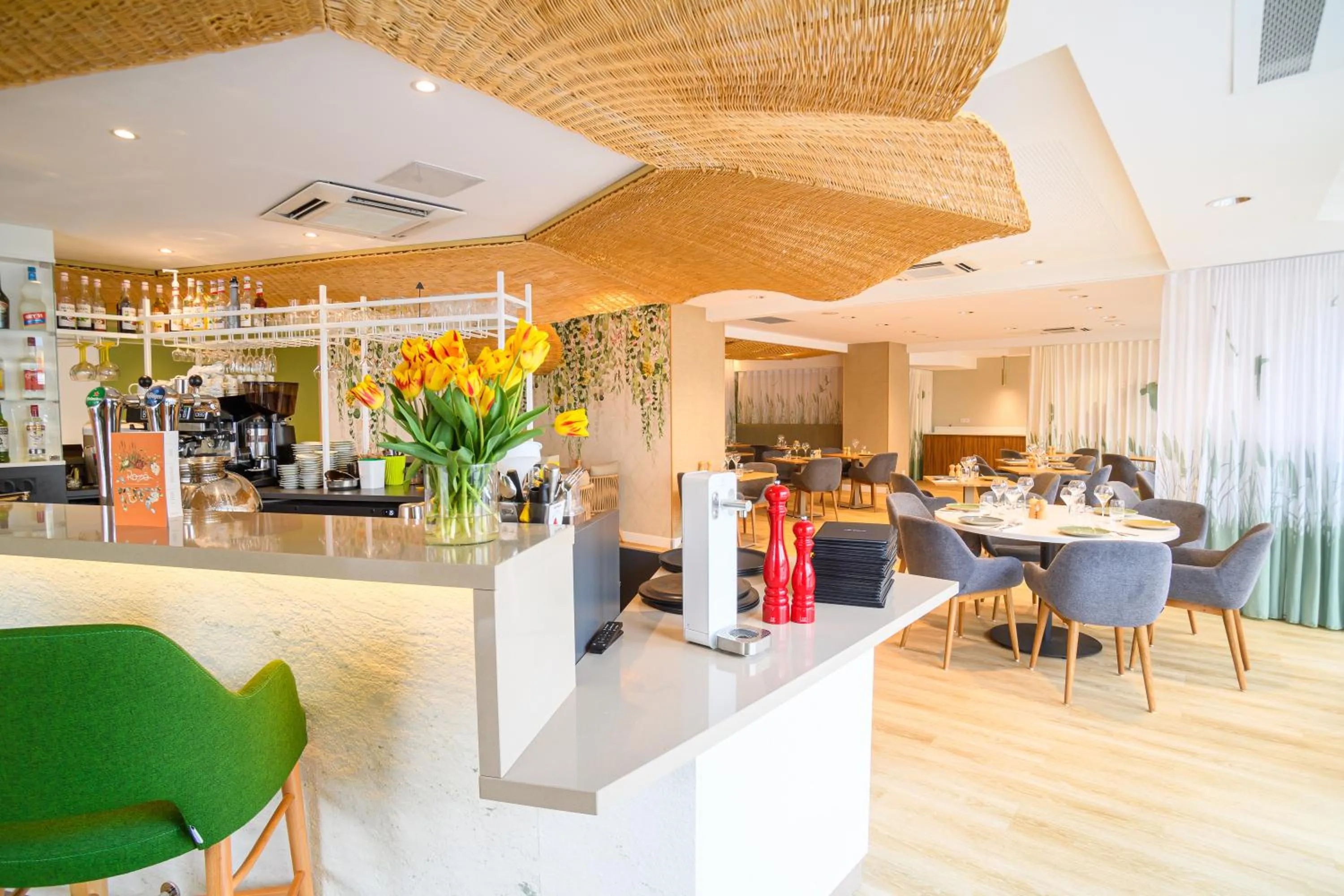 Restaurant/places to eat in ibis Styles Tours Centre